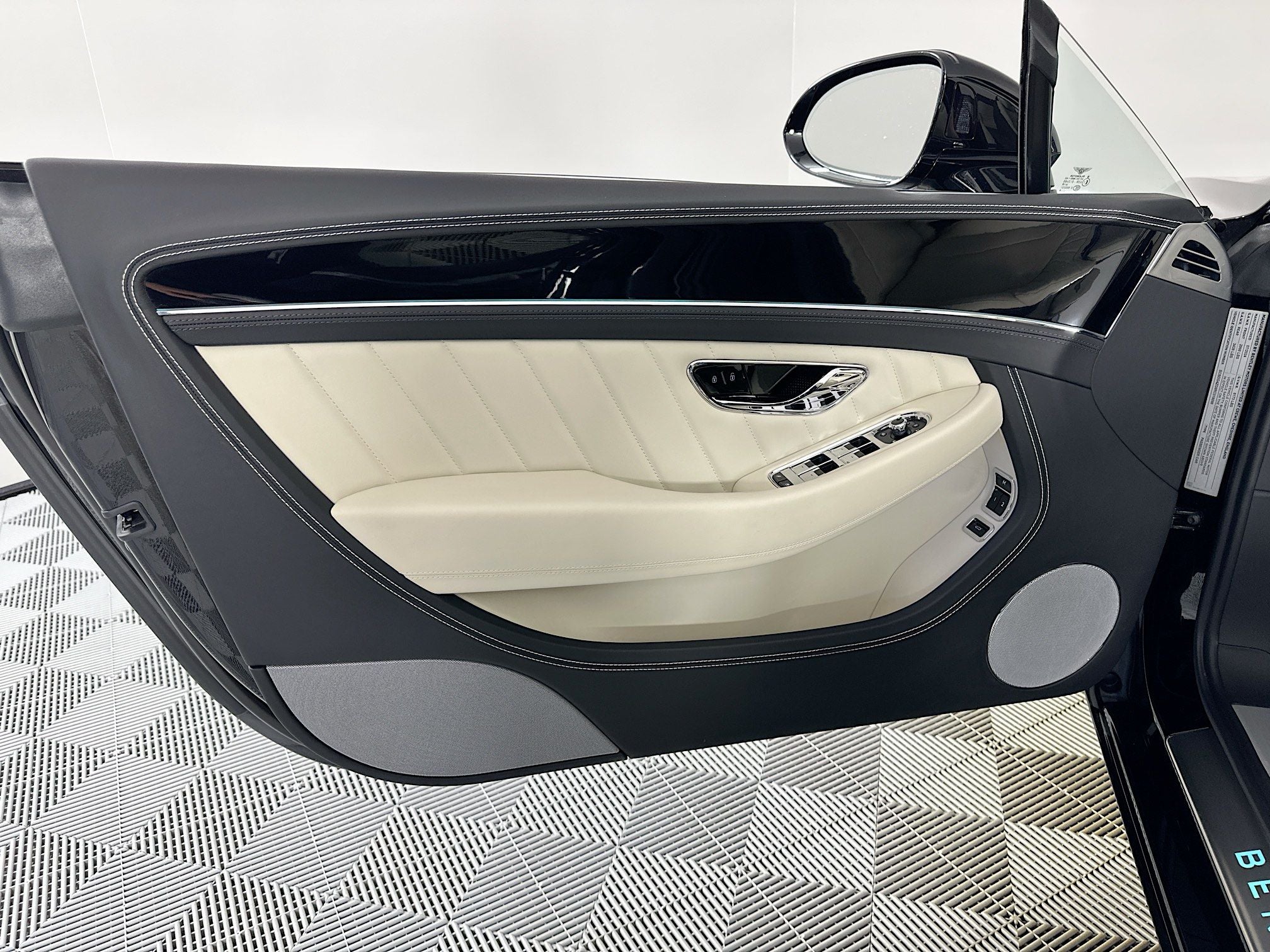 2024 Bentley Continental GTC V8 Edition 8