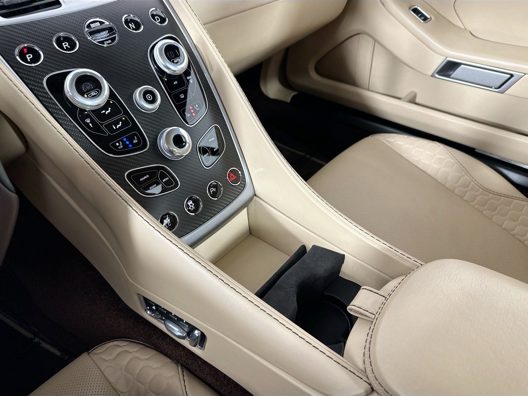 2017 Aston Martin Vanquish Base