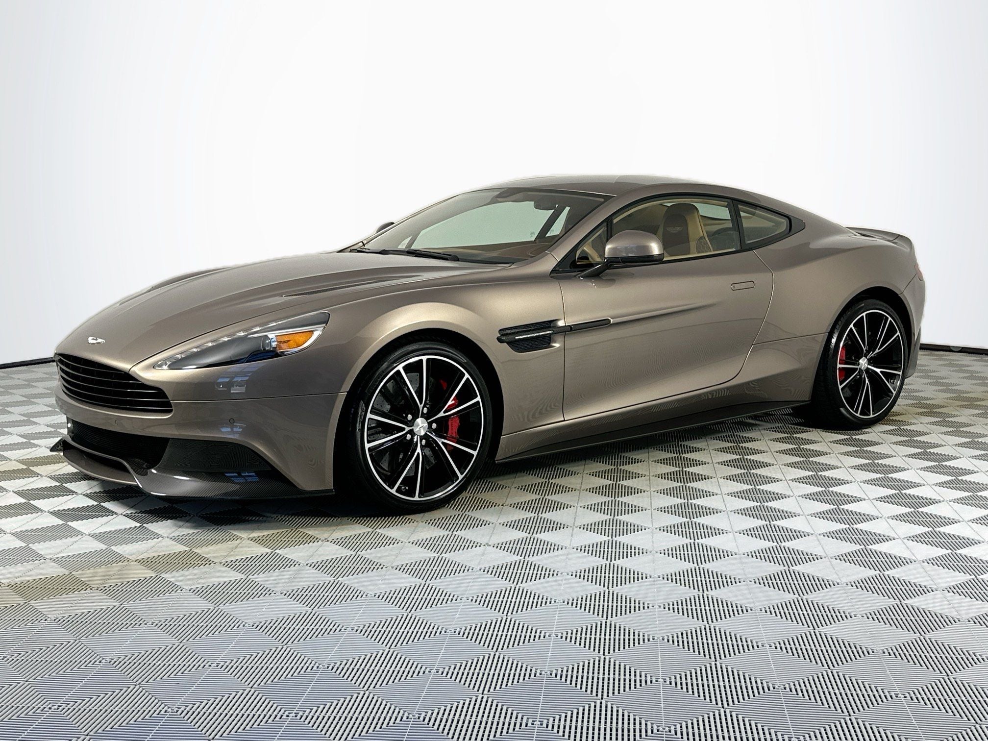 2016 Aston Martin Vanquish Base