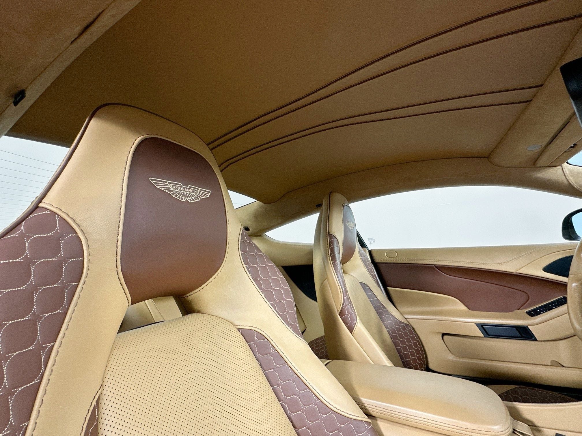 2016 Aston Martin Vanquish Base