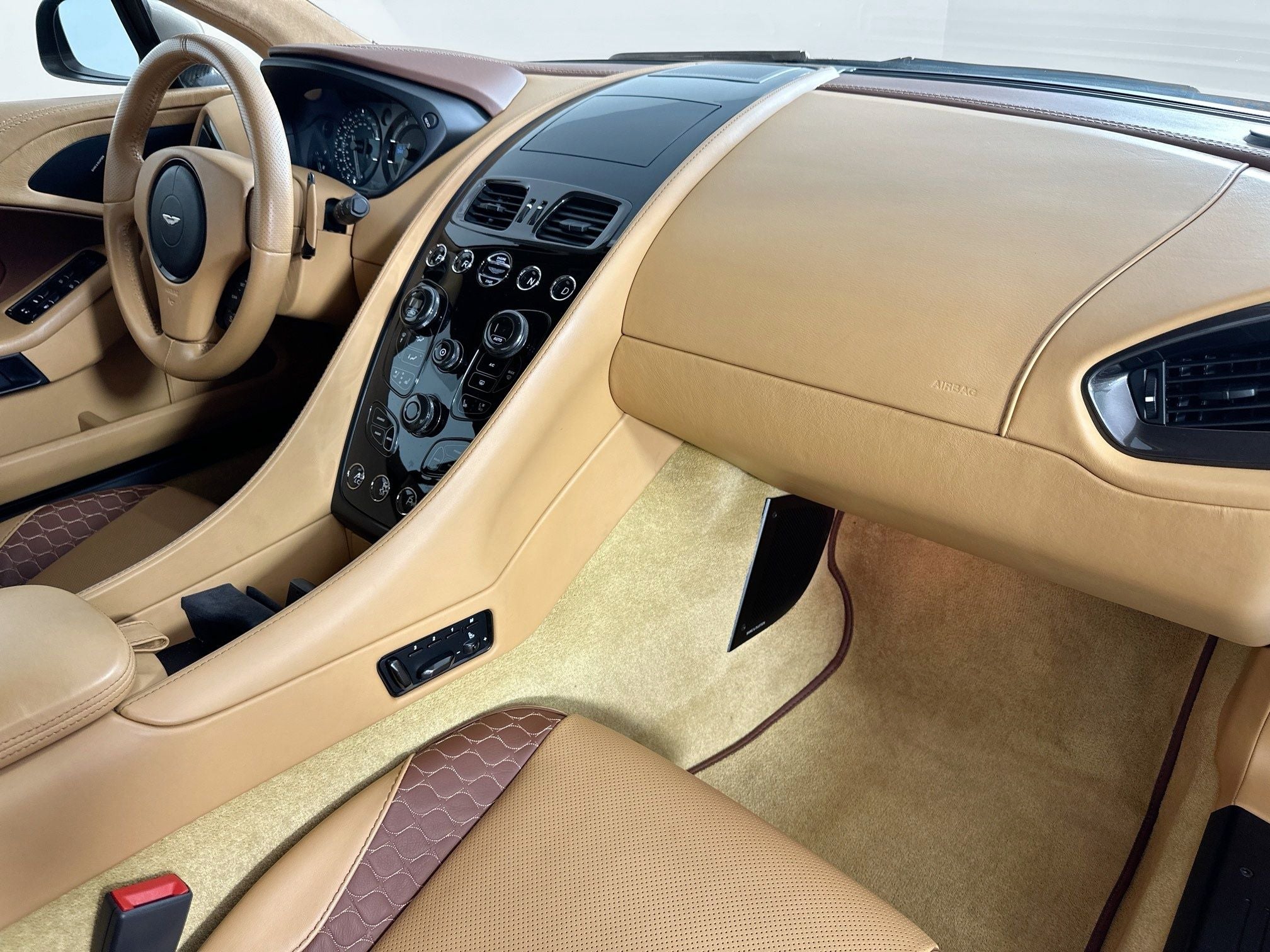 2016 Aston Martin Vanquish Base