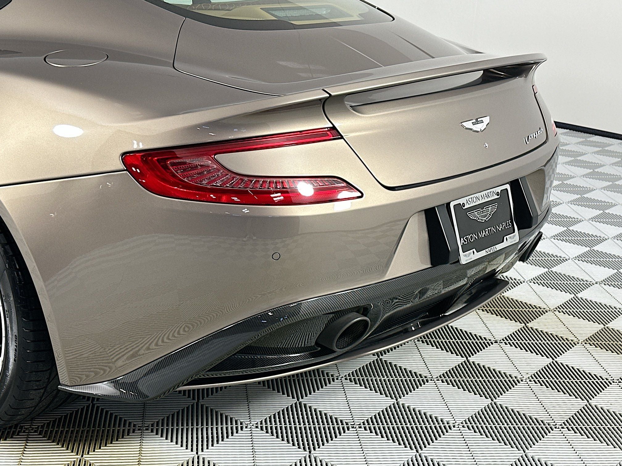 2016 Aston Martin Vanquish Base