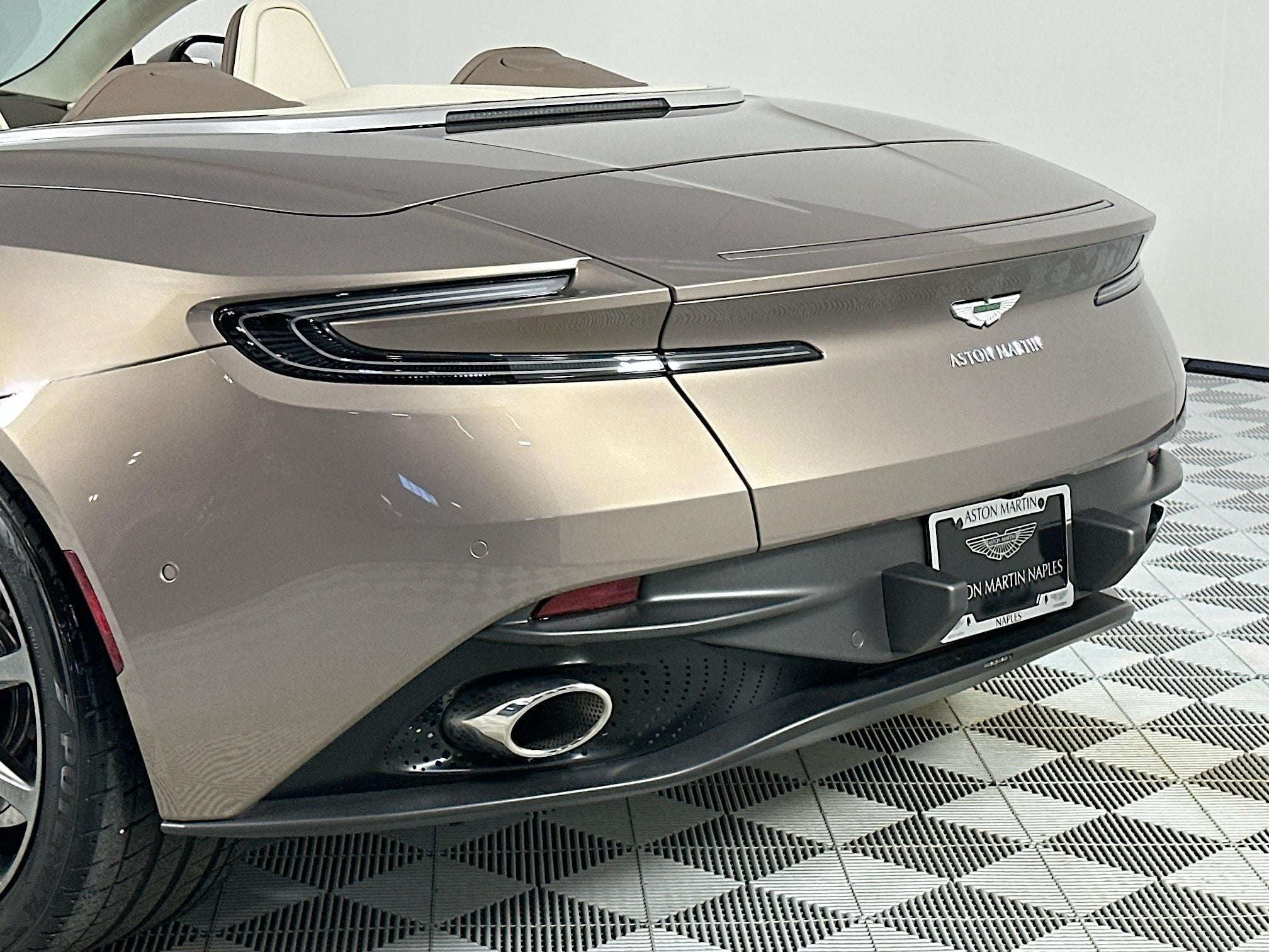 2019 Aston Martin DB11 Volante