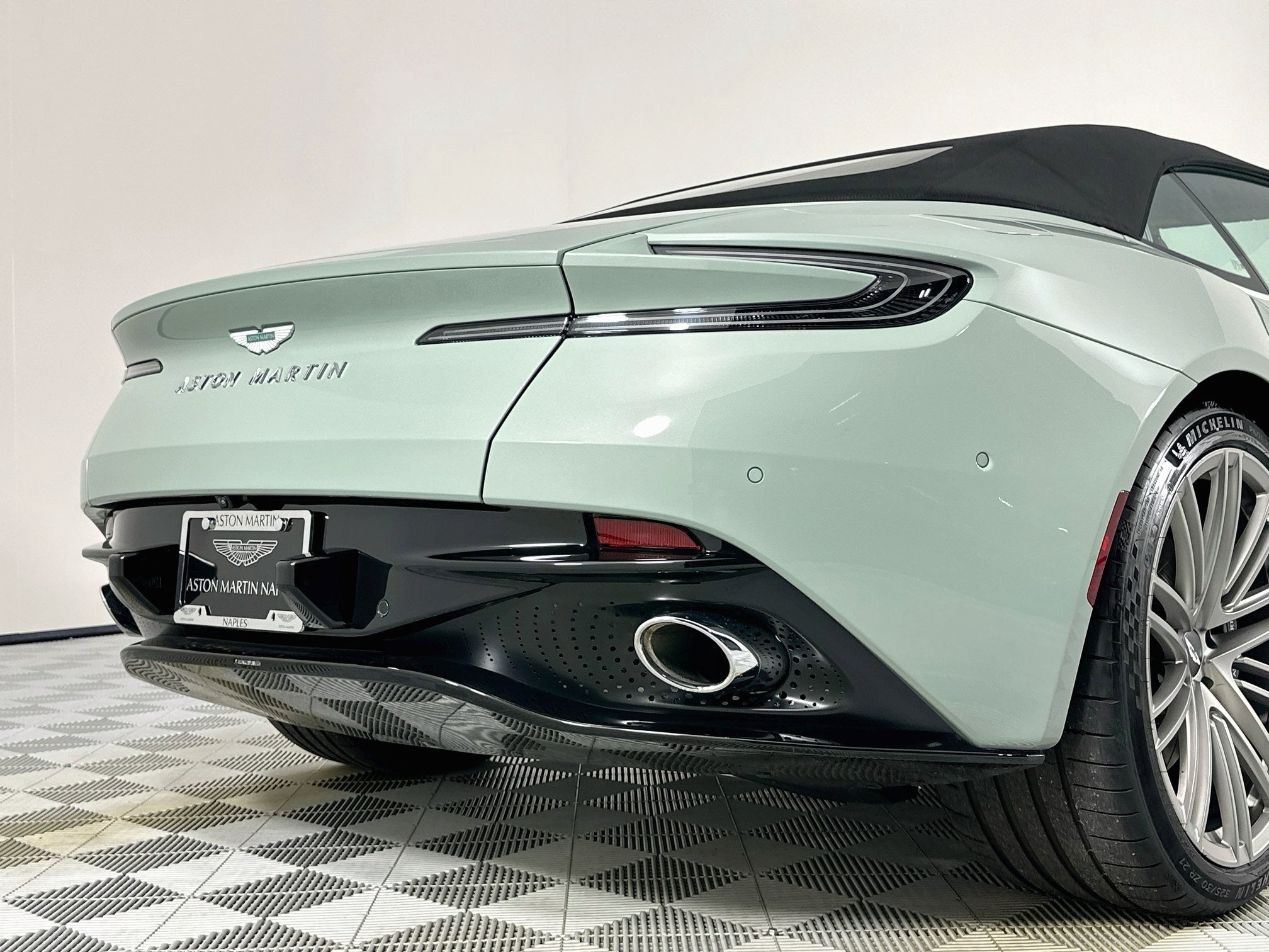 2026 Aston Martin DB12 Volante