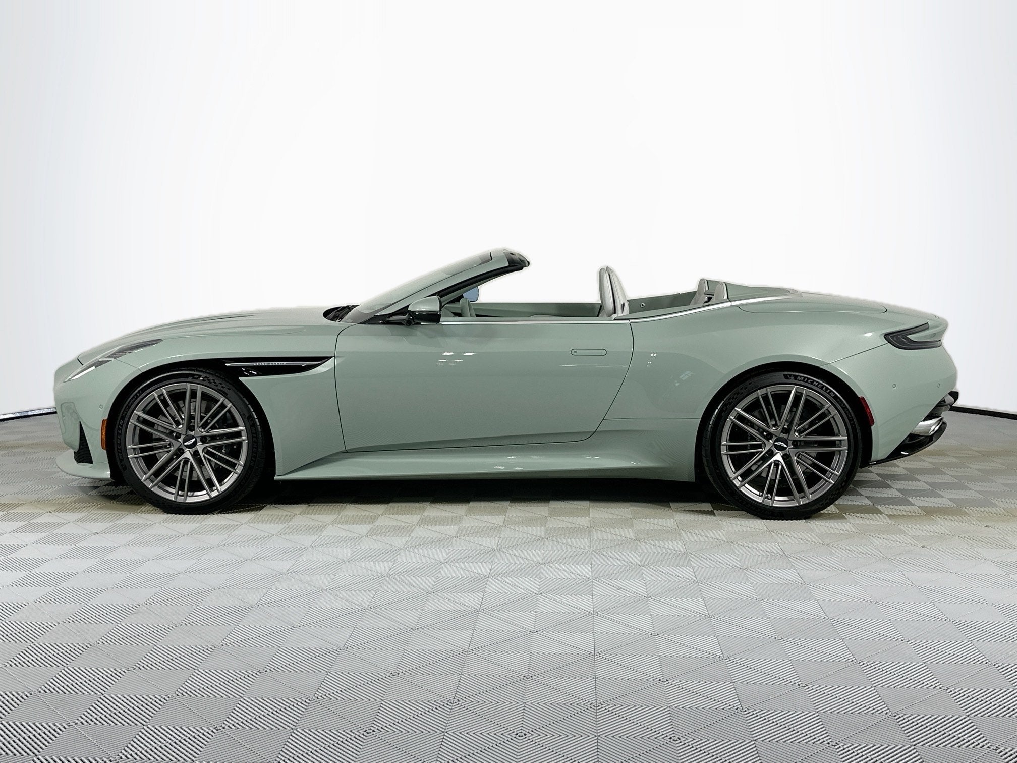 2026 Aston Martin DB12 Volante