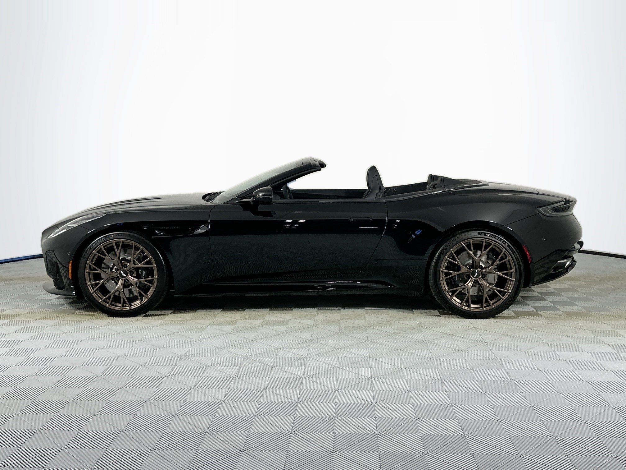 2026 Aston Martin DB12 Volante
