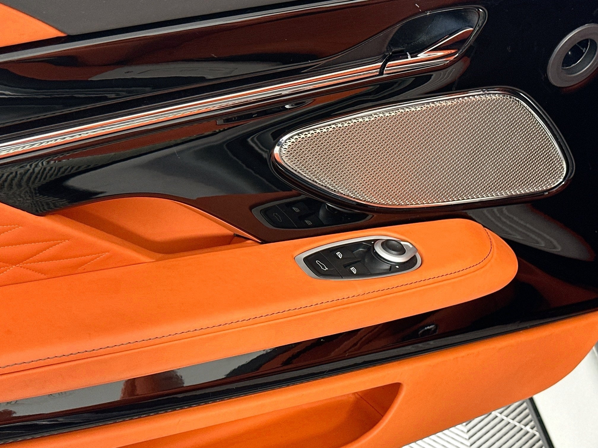 2024 Aston Martin DB12 Volante