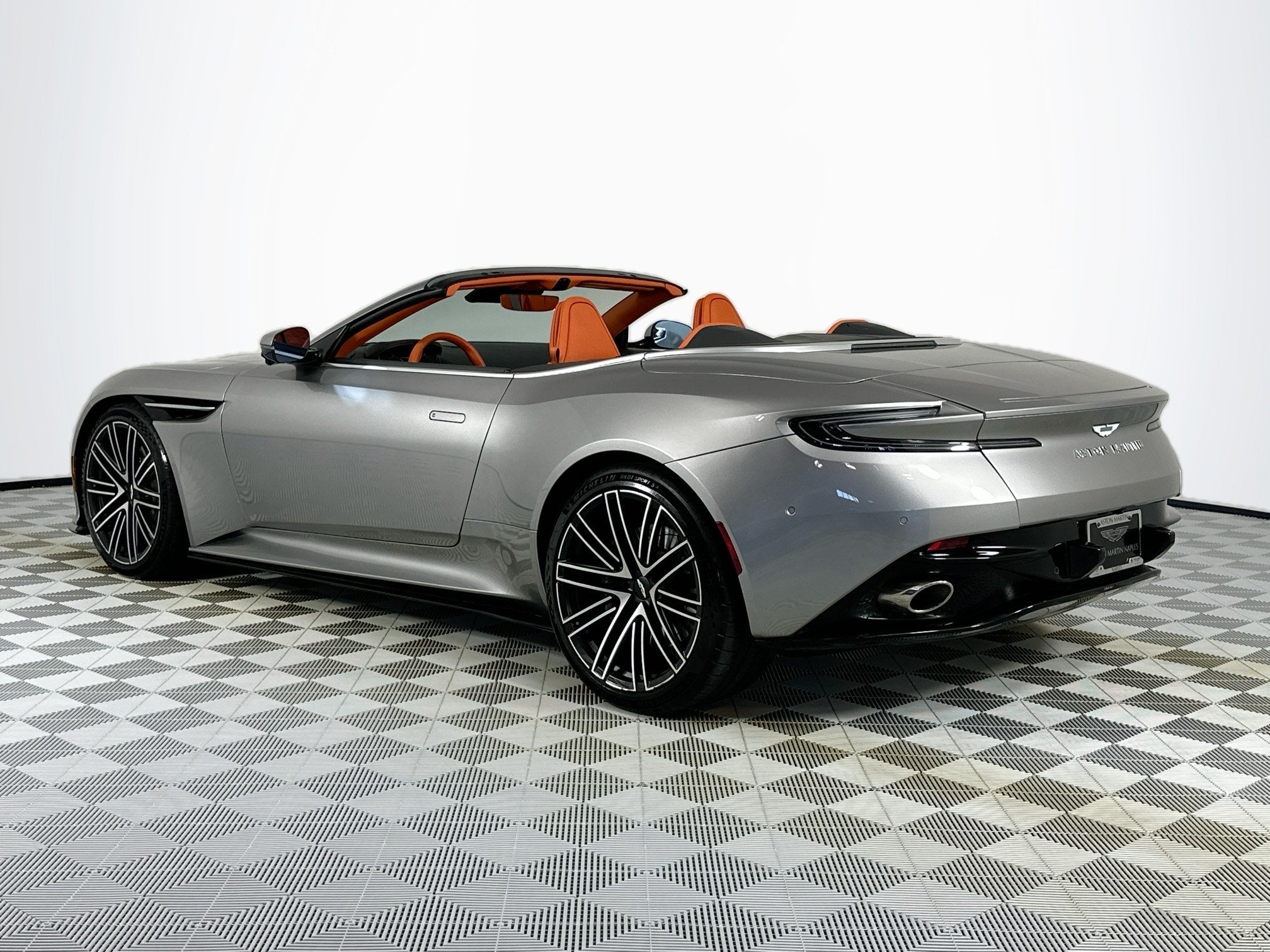 2024 Aston Martin DB12 Volante