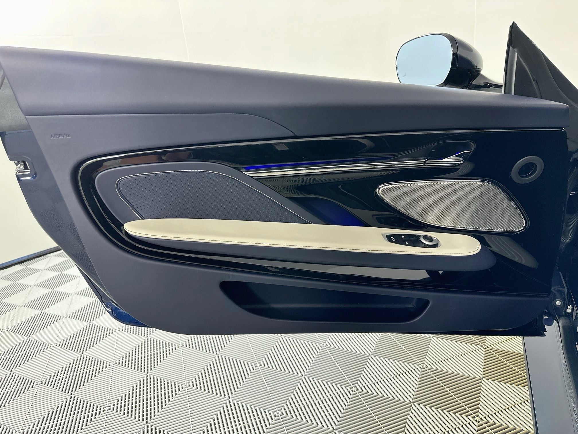 2026 Aston Martin DB12 S Volante