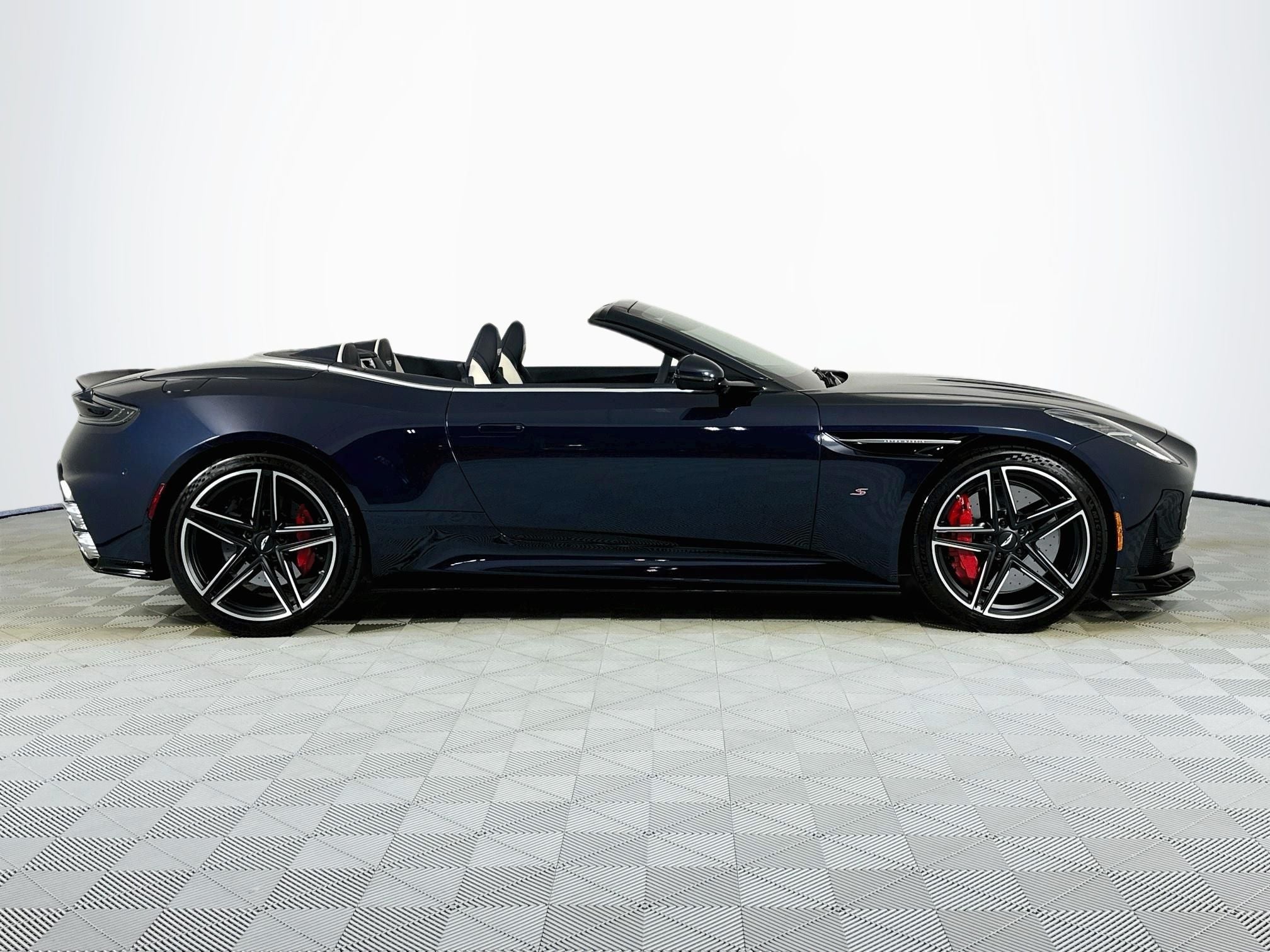 2026 Aston Martin DB12 S Volante