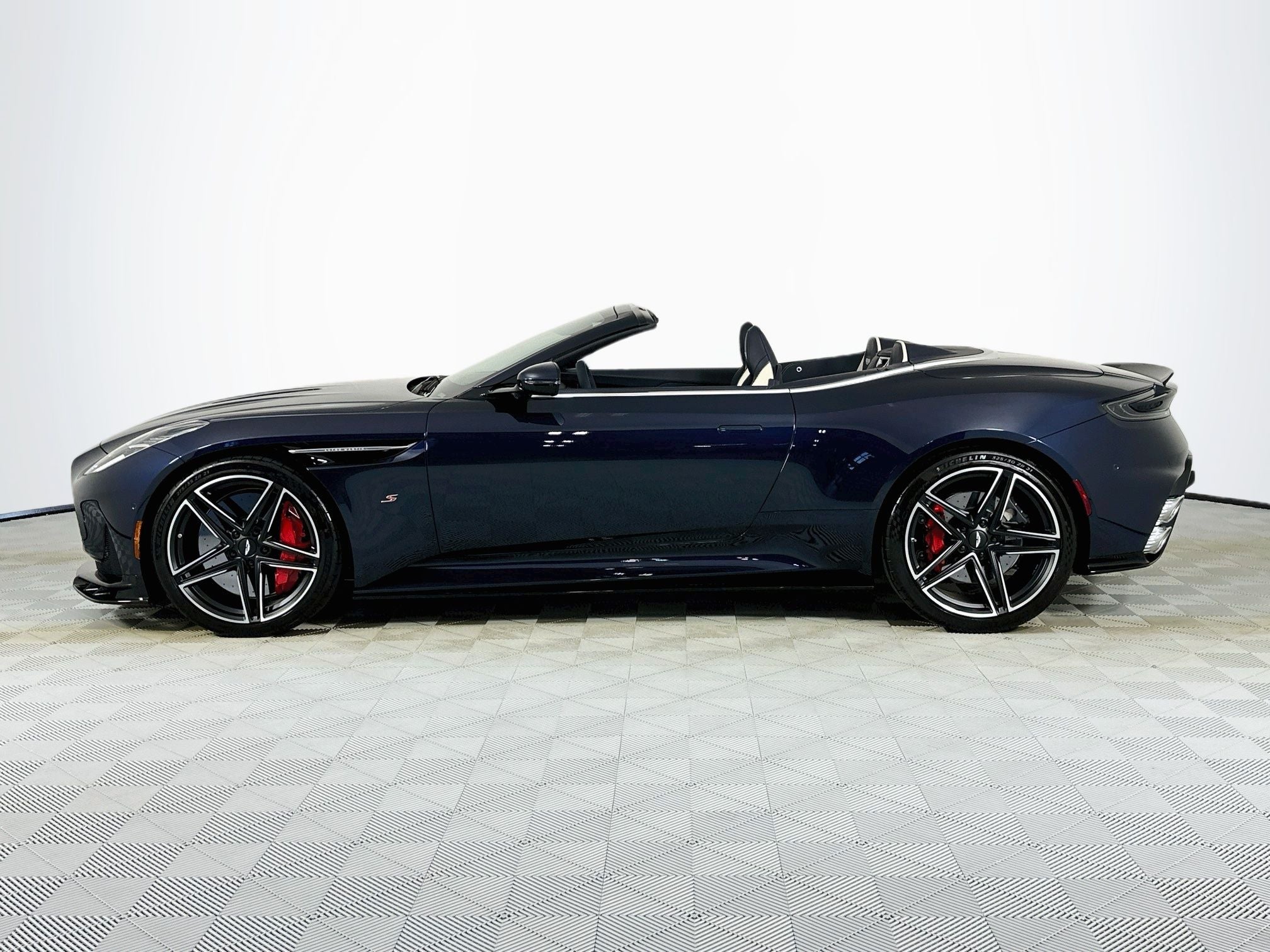 2026 Aston Martin DB12 S Volante