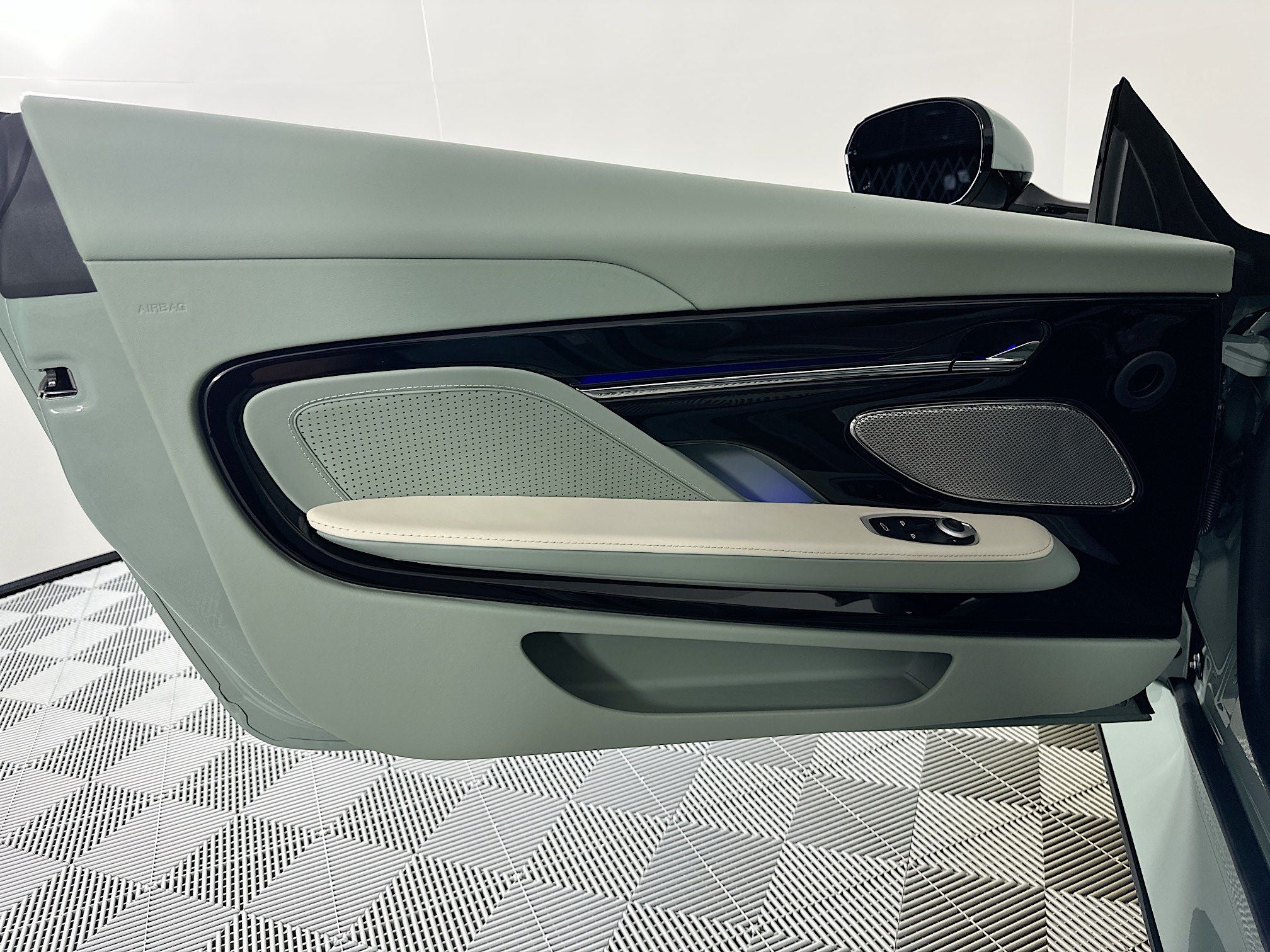 2026 Aston Martin DB12 Volante S