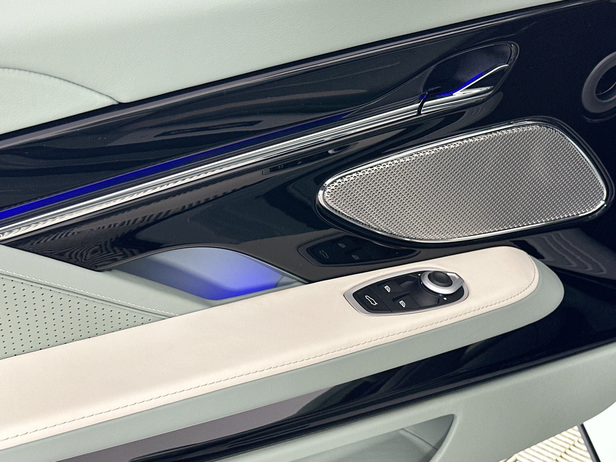 2026 Aston Martin DB12 Volante S