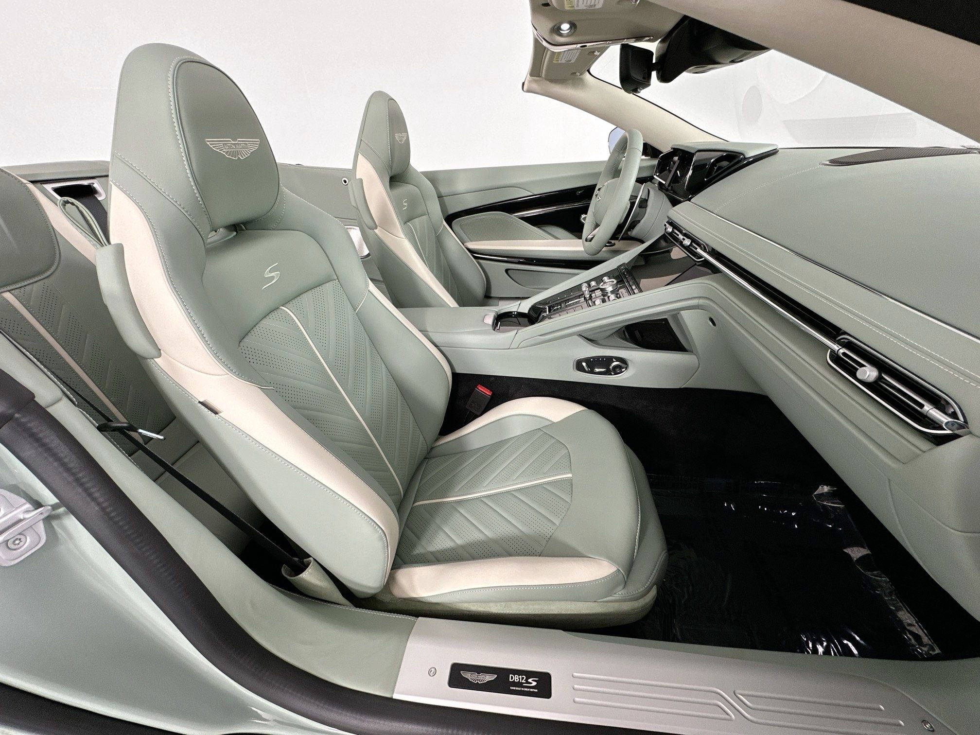 2026 Aston Martin DB12 Volante S