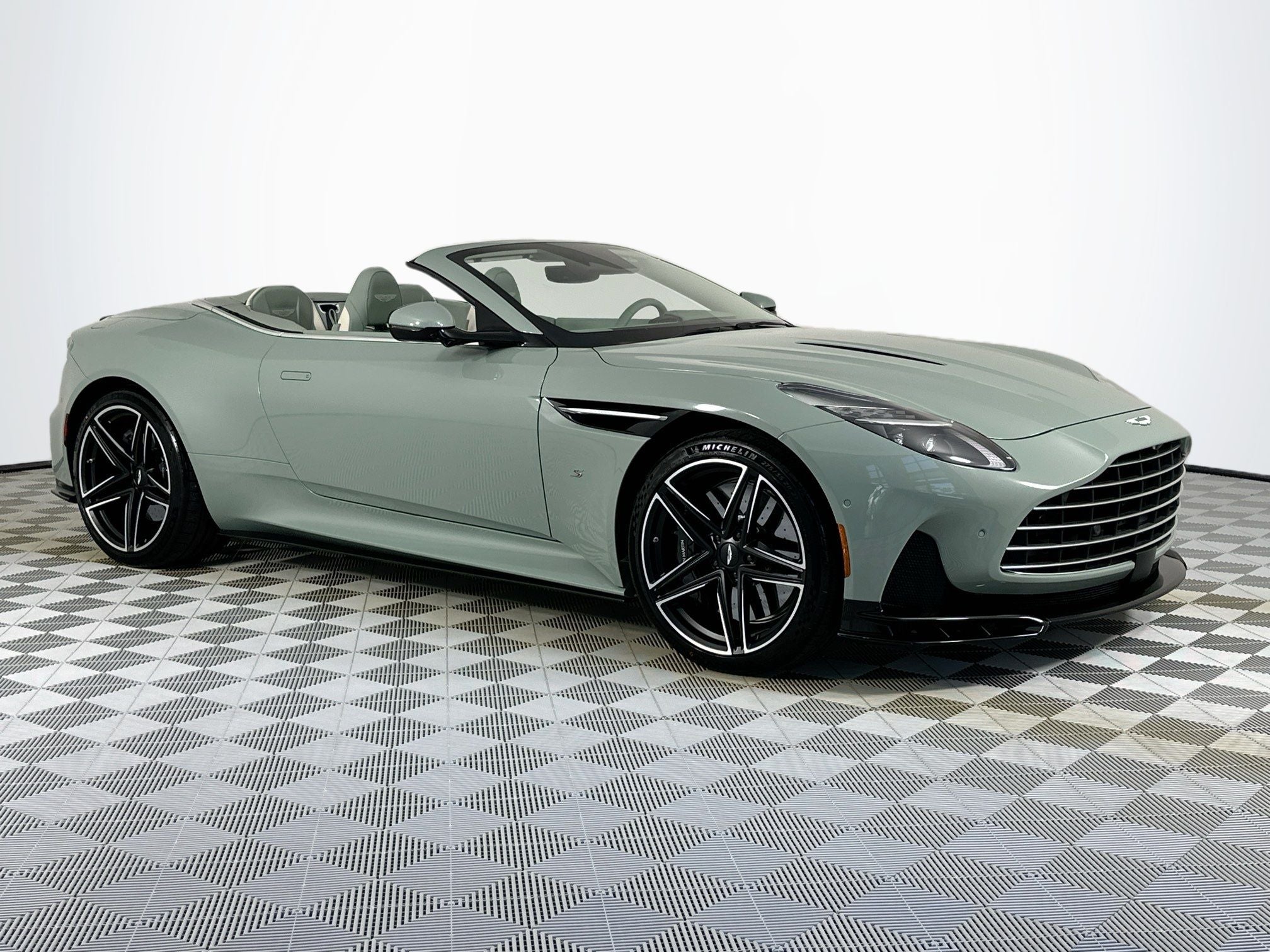 2026 Aston Martin DB12 Volante S