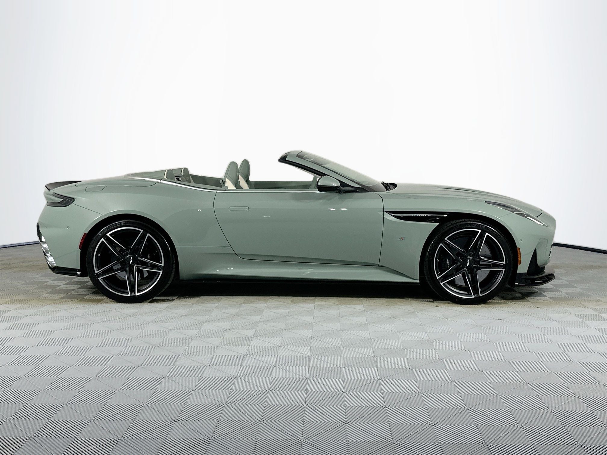 2026 Aston Martin DB12 Volante S