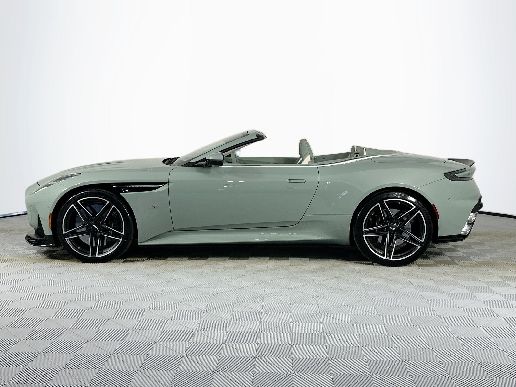 2026 Aston Martin DB12 Volante S