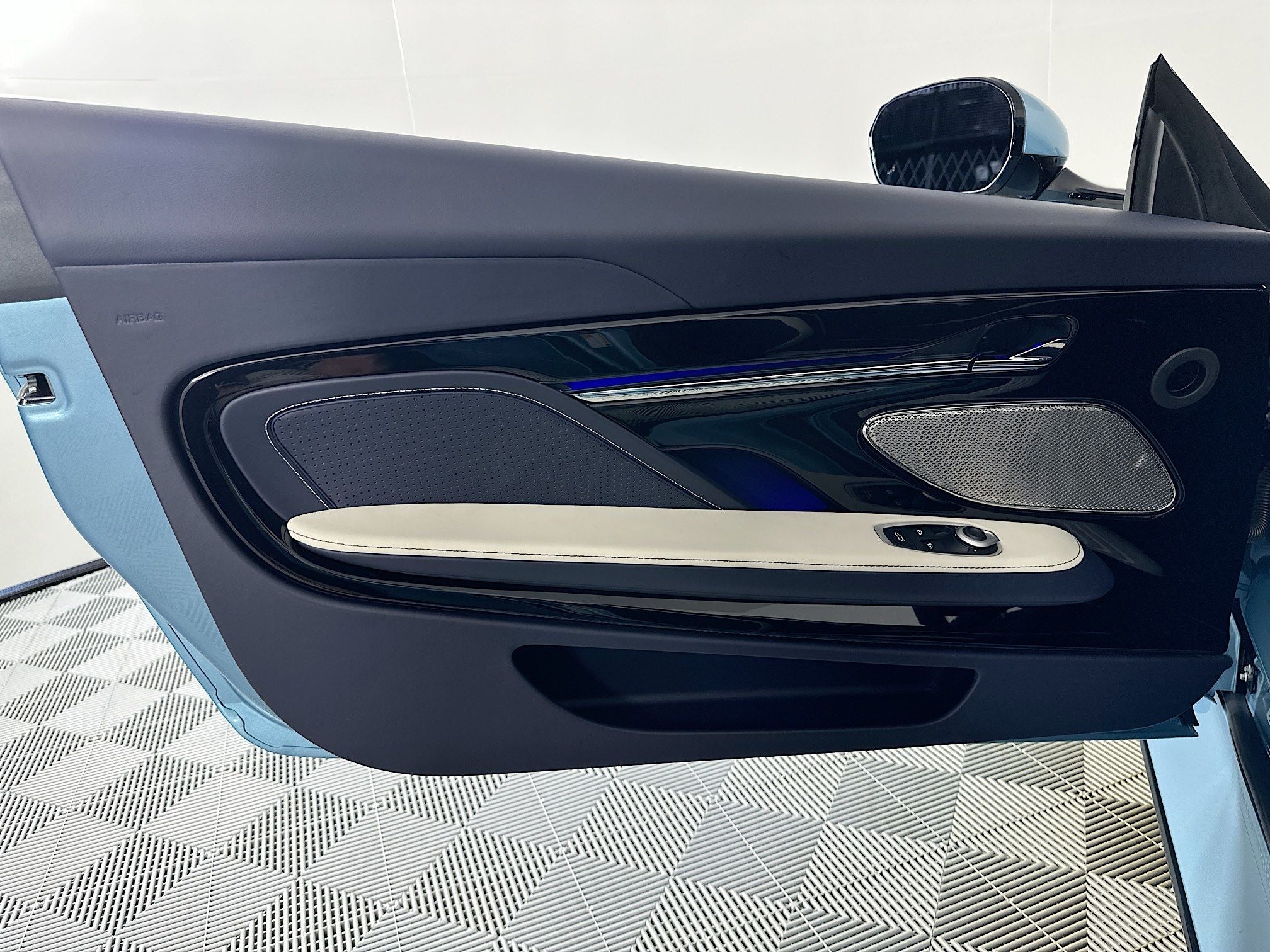 2026 Aston Martin DB12 Volante S