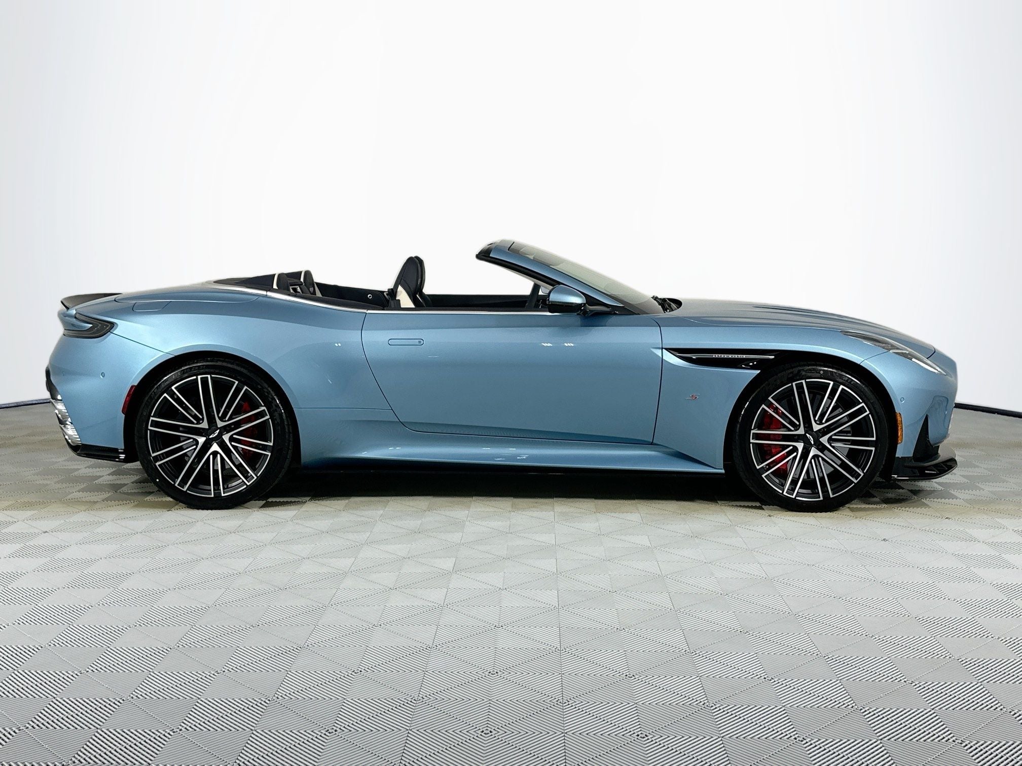 2026 Aston Martin DB12 Volante S