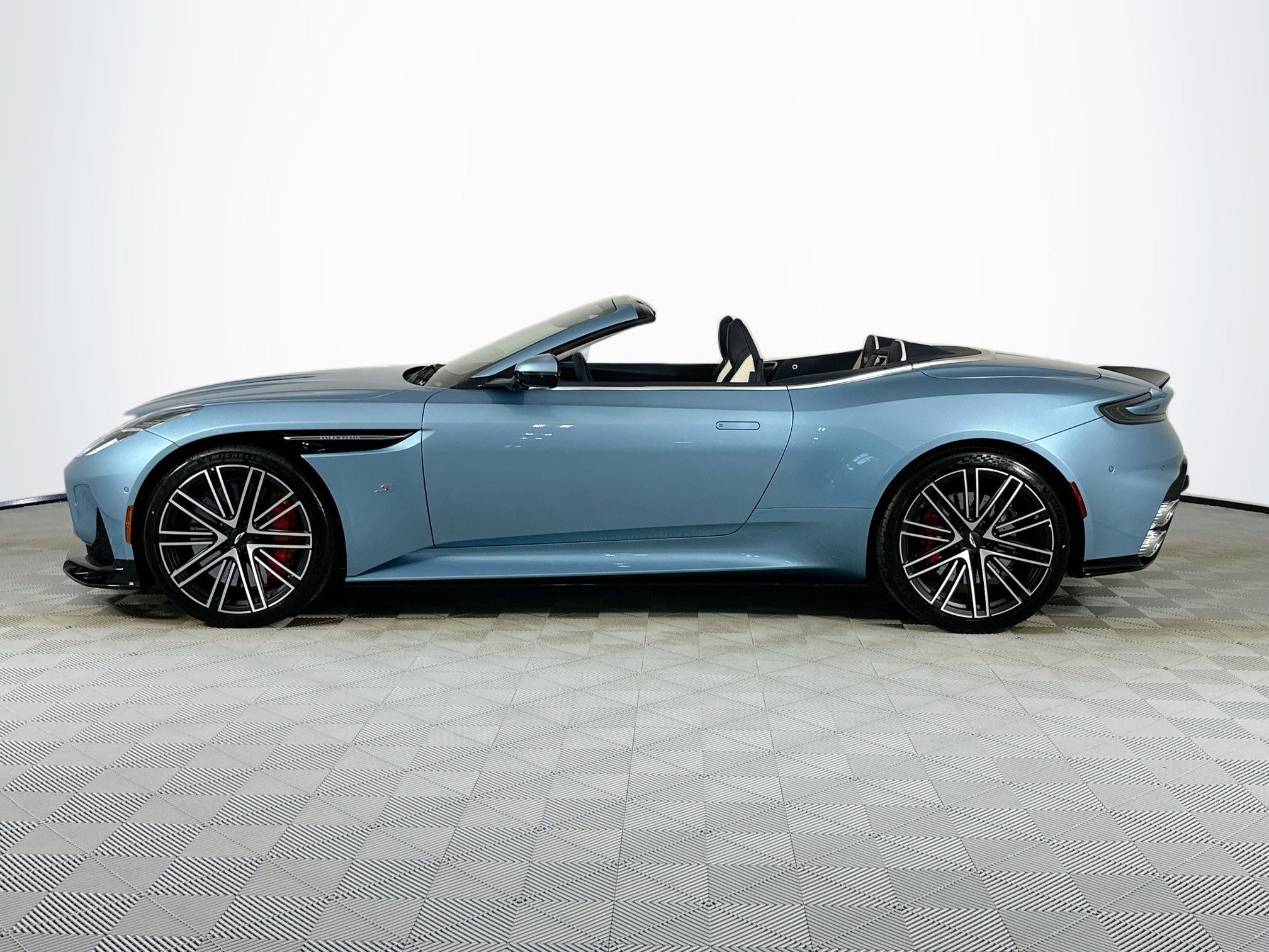 2026 Aston Martin DB12 Volante S