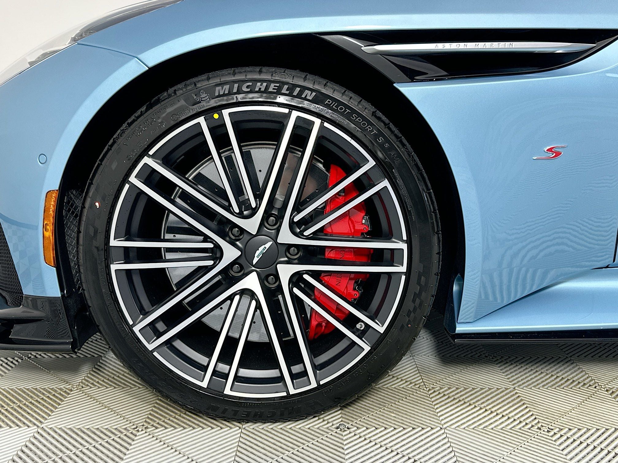 2026 Aston Martin DB12 Volante S