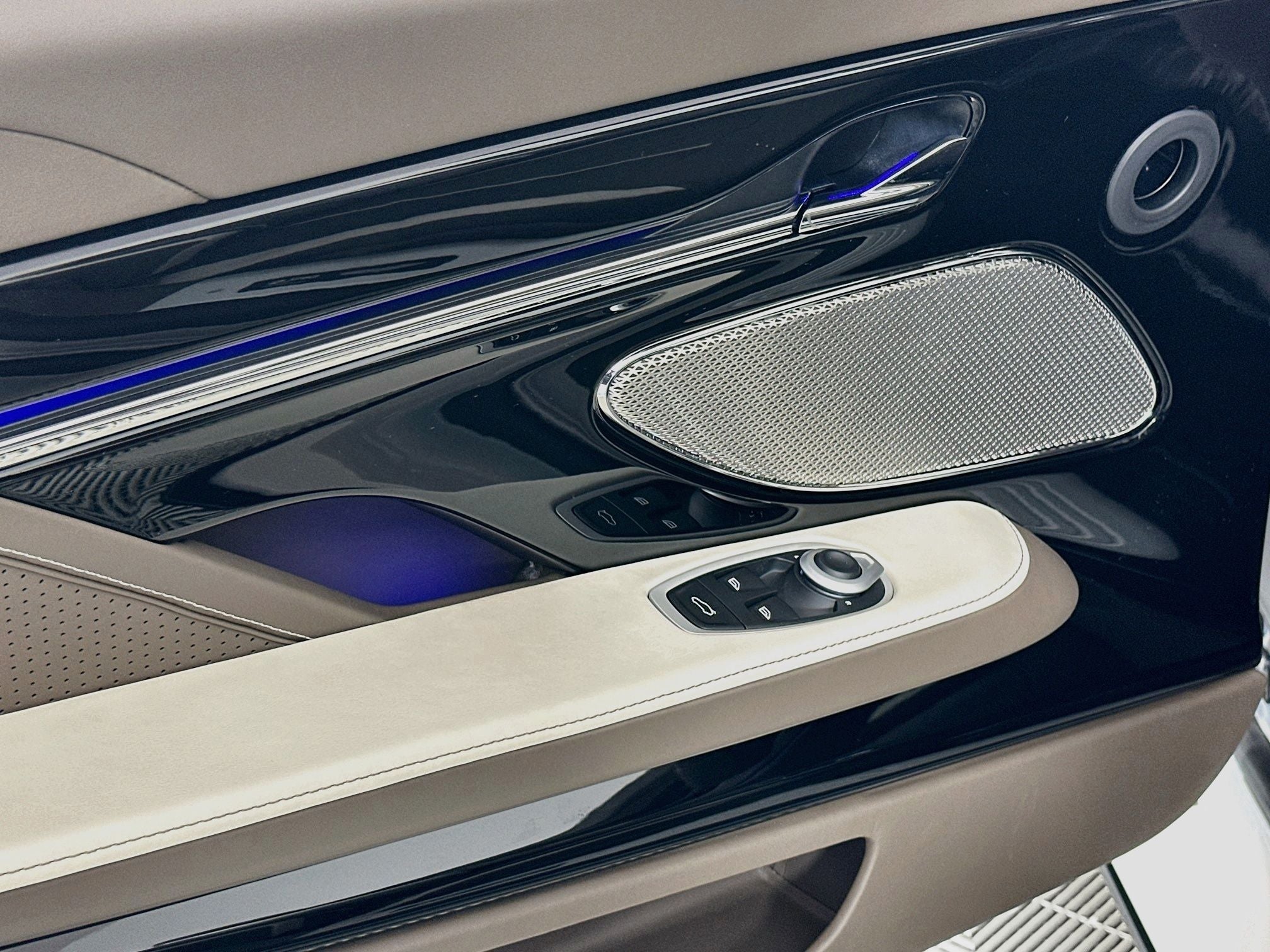2026 Aston Martin DB12 Volante S
