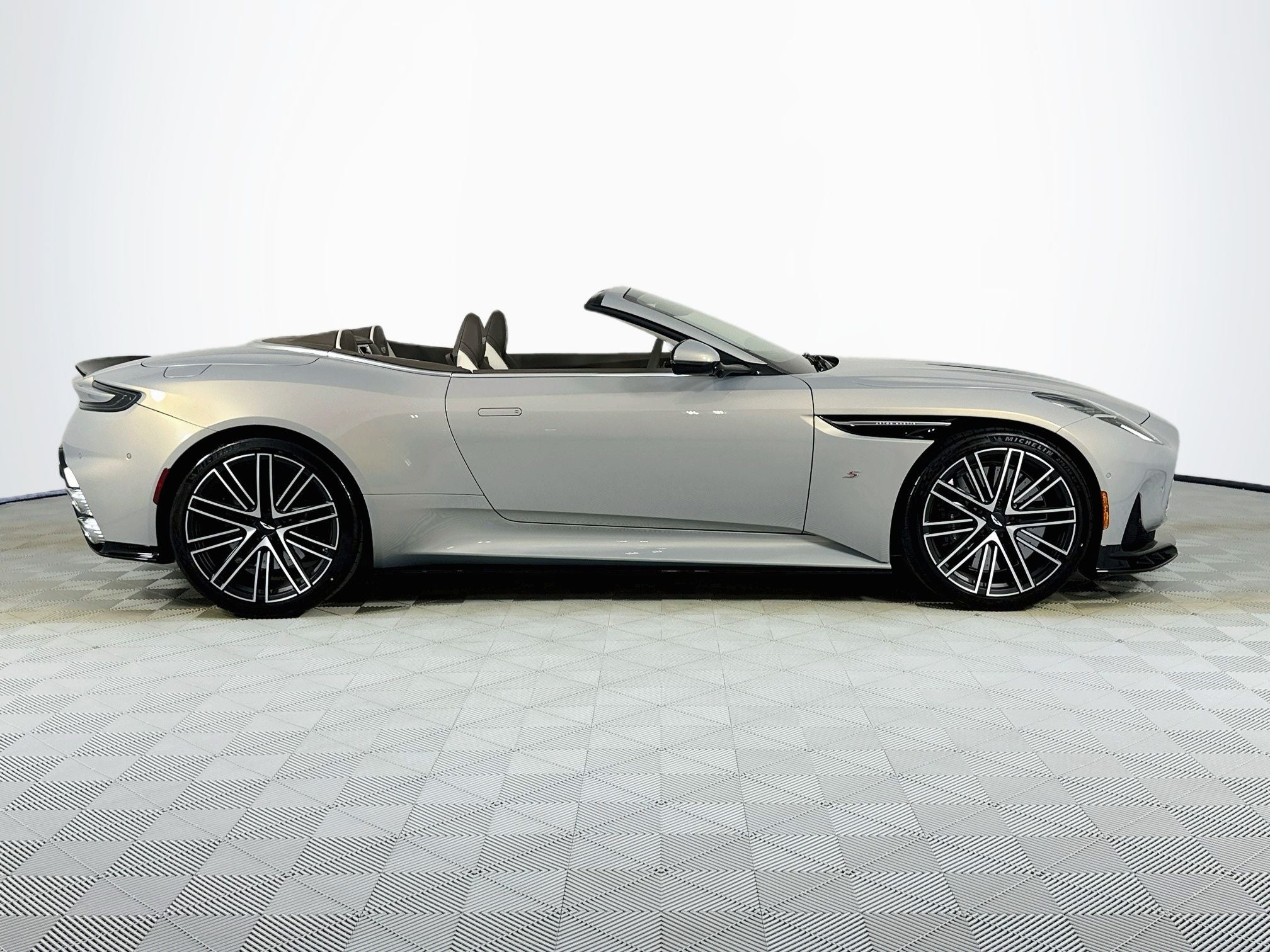 2026 Aston Martin DB12 Volante S