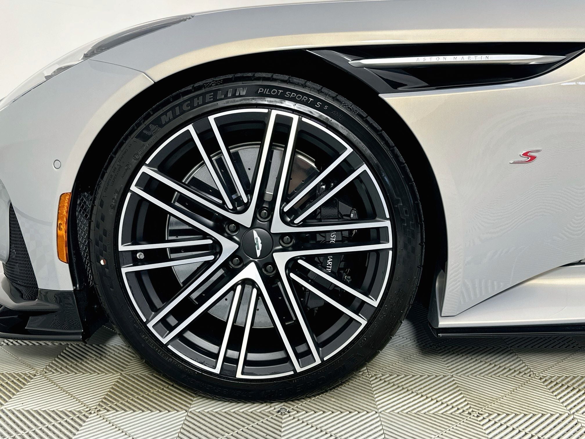 2026 Aston Martin DB12 Volante S