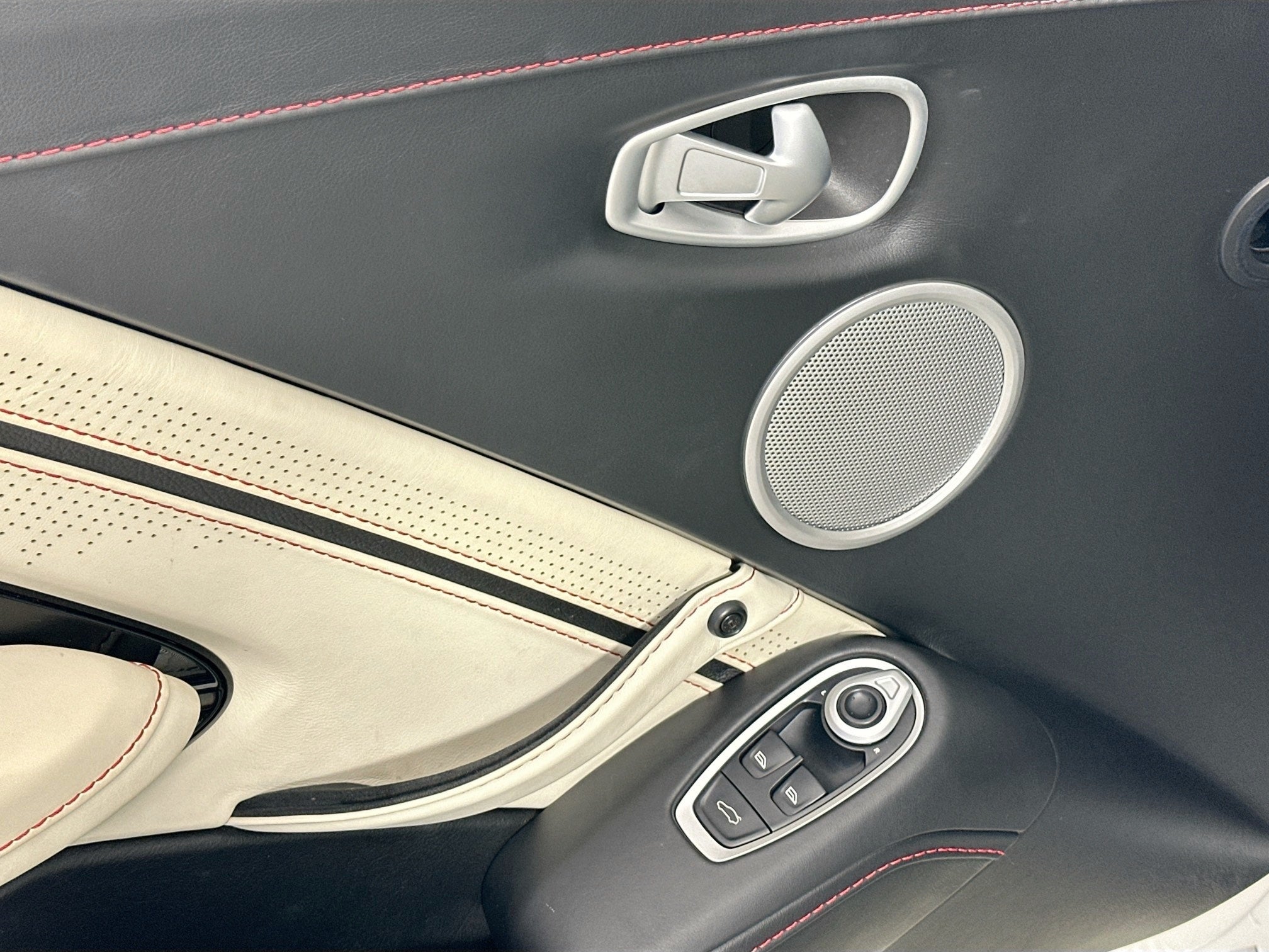 2021 Aston Martin Vantage Base