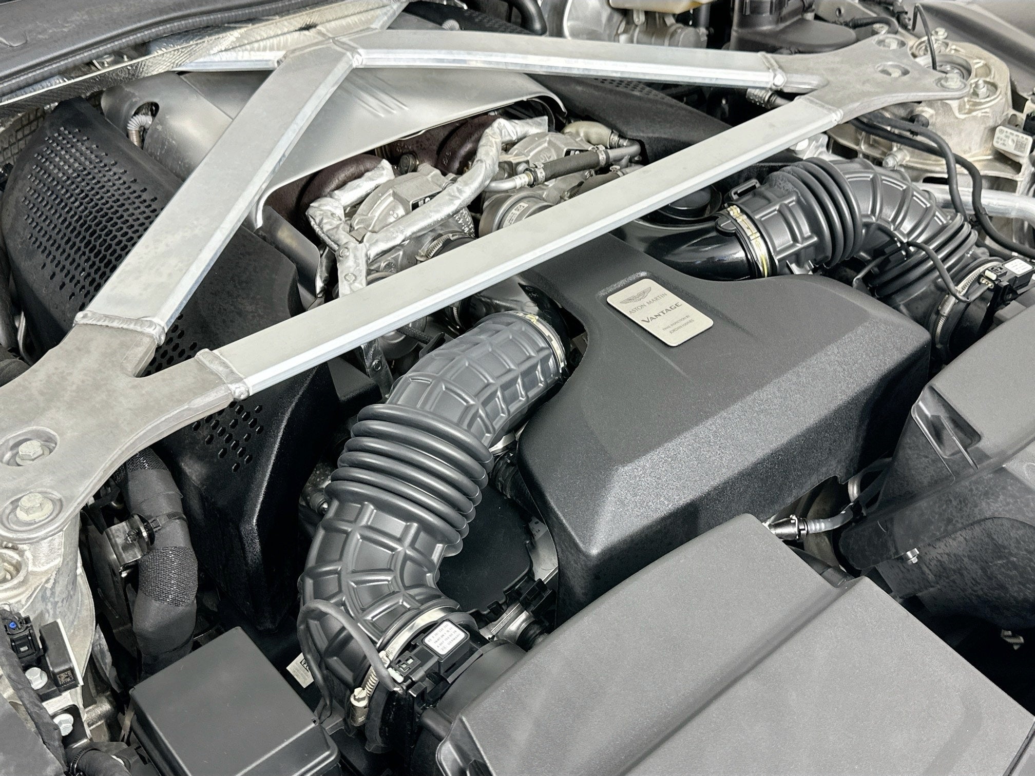 2021 Aston Martin Vantage Base