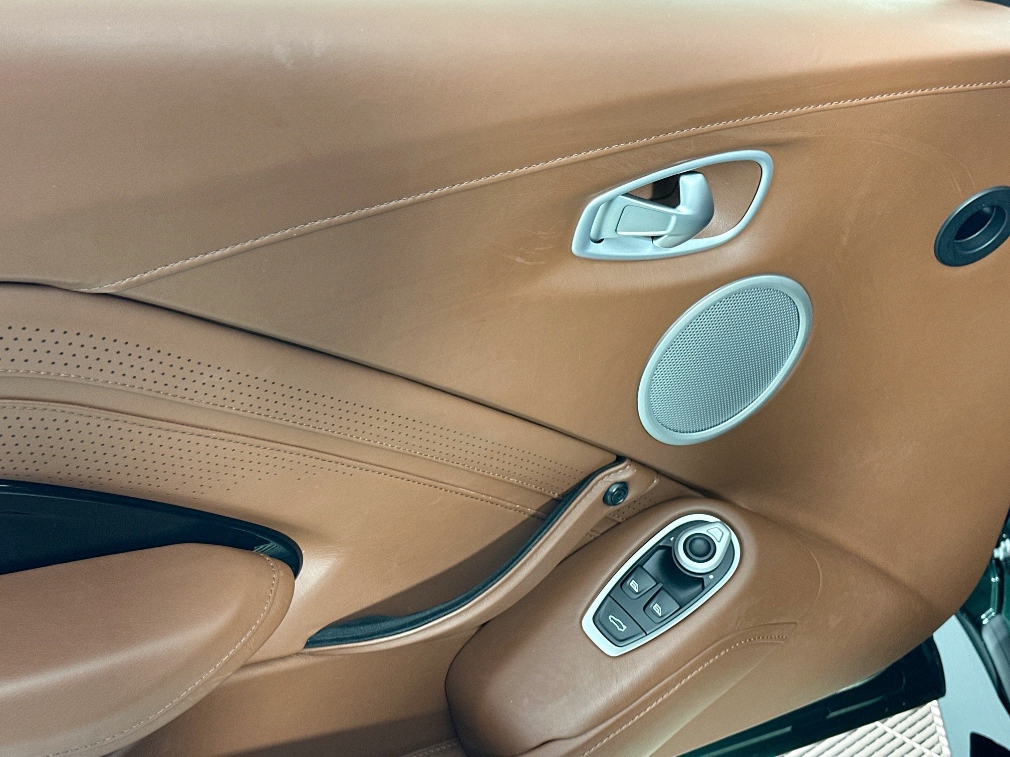 2020 Aston Martin Vantage Base