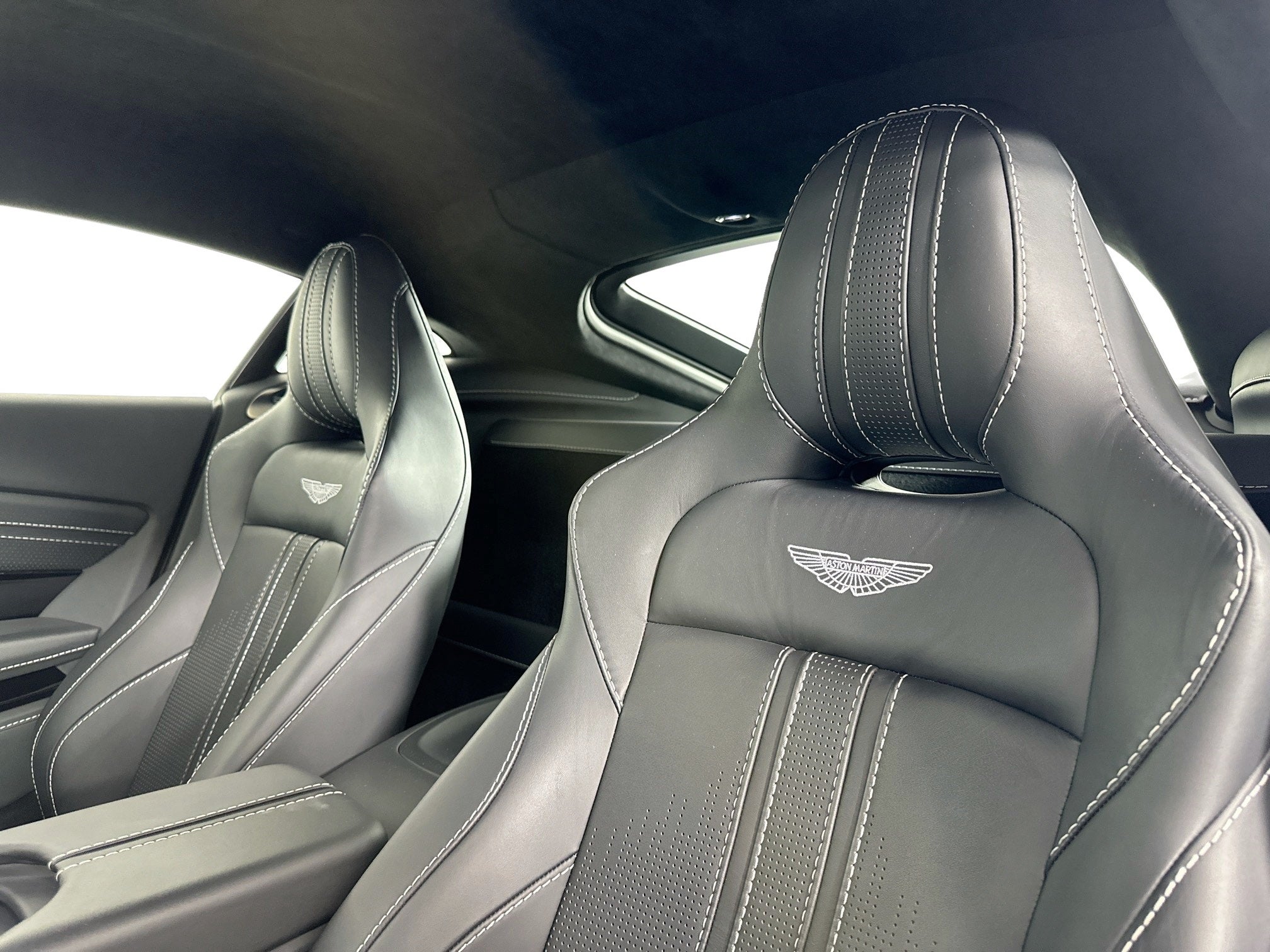 2023 Aston Martin Vantage Base