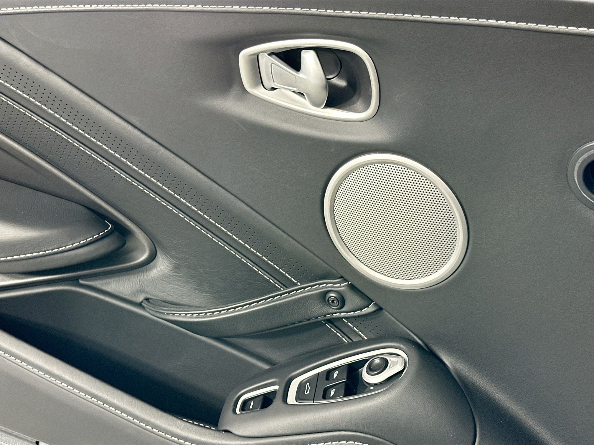 2021 Aston Martin Vantage Roadster