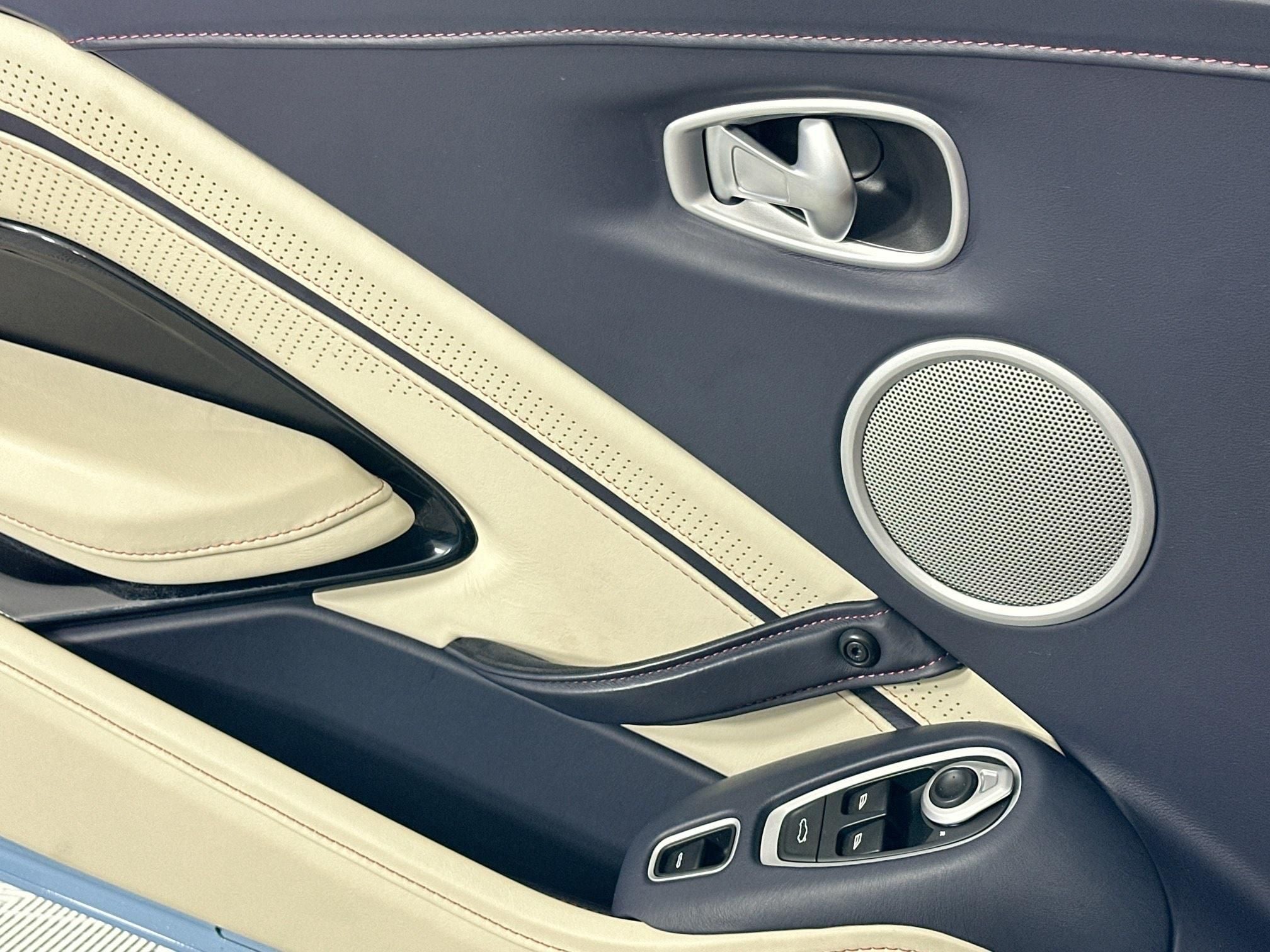 2023 Aston Martin Vantage Roadster