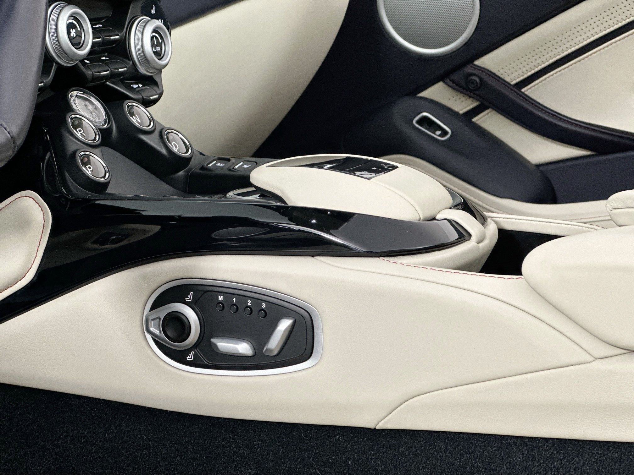 2023 Aston Martin Vantage Roadster