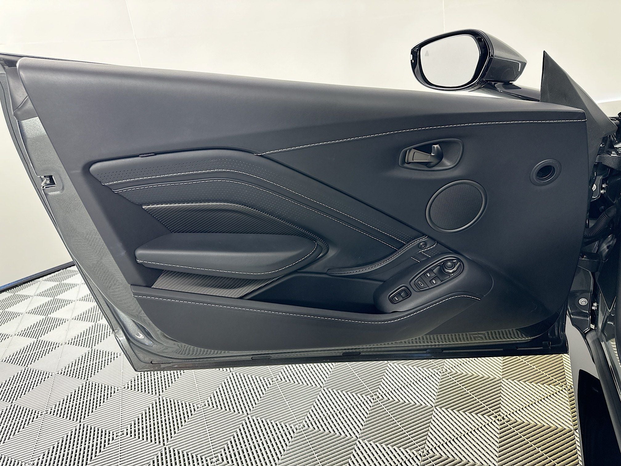 2022 Aston Martin Vantage Roadster