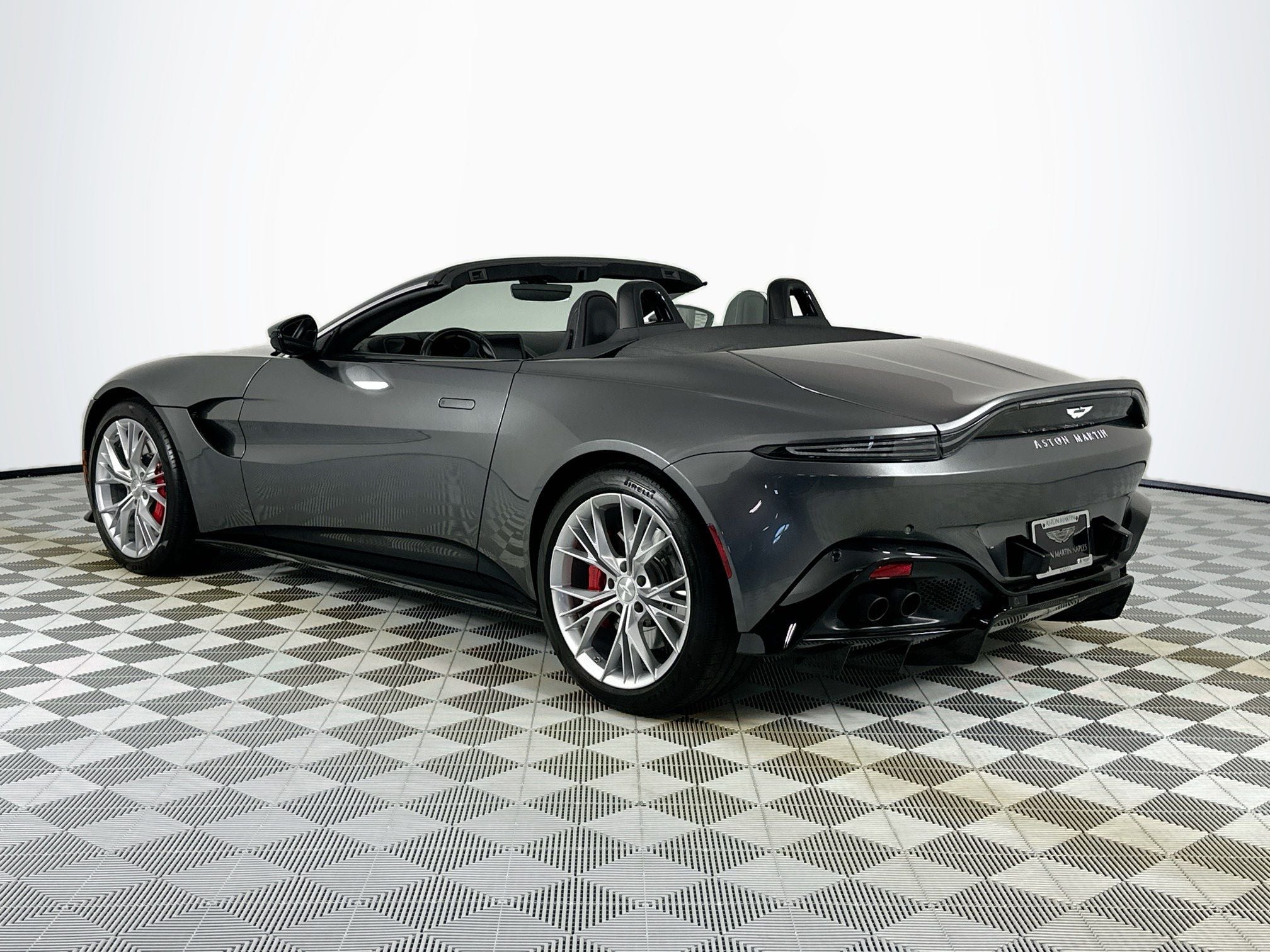 2022 Aston Martin Vantage Roadster