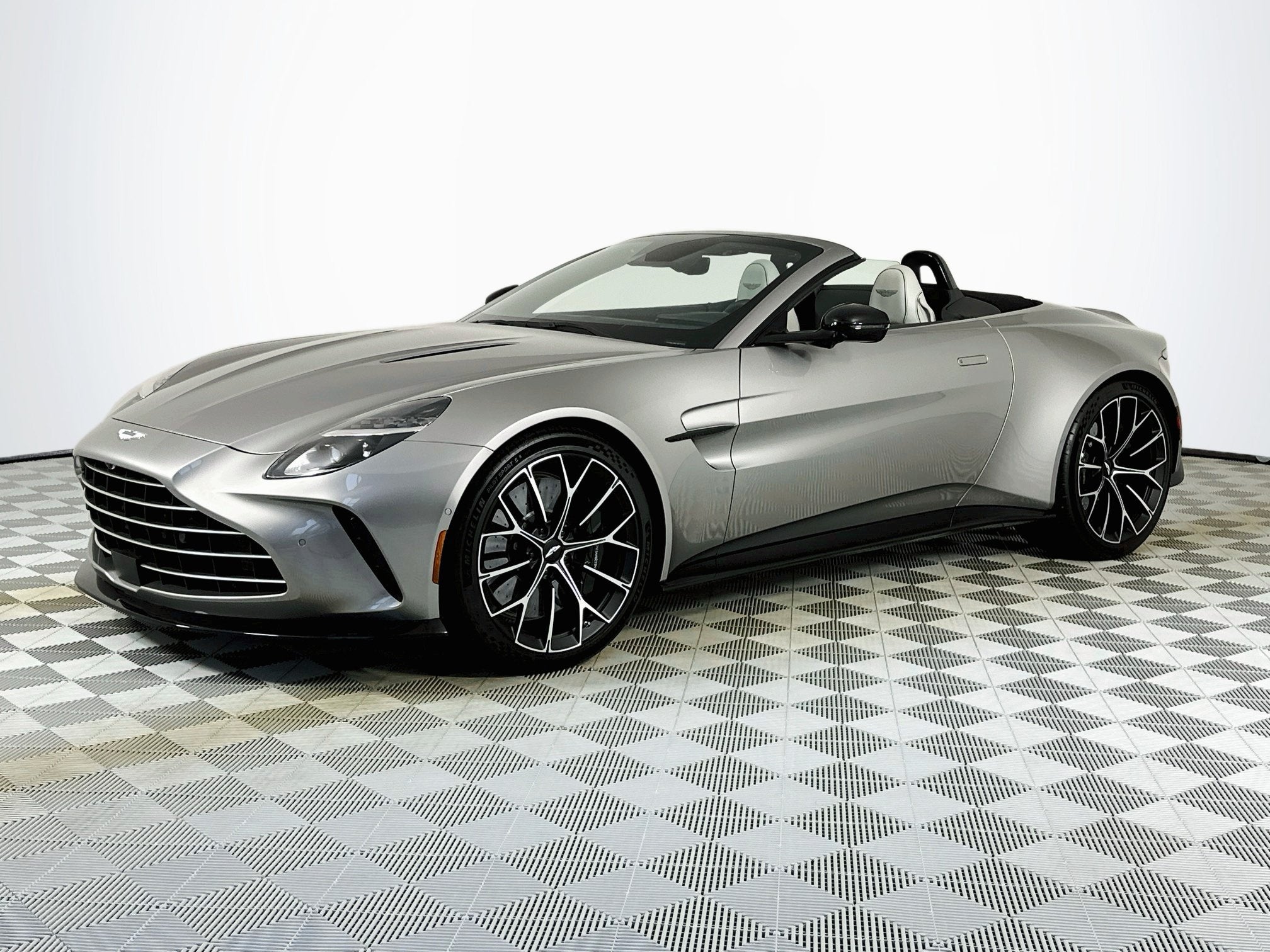 2026 Aston Martin Vantage Roadster