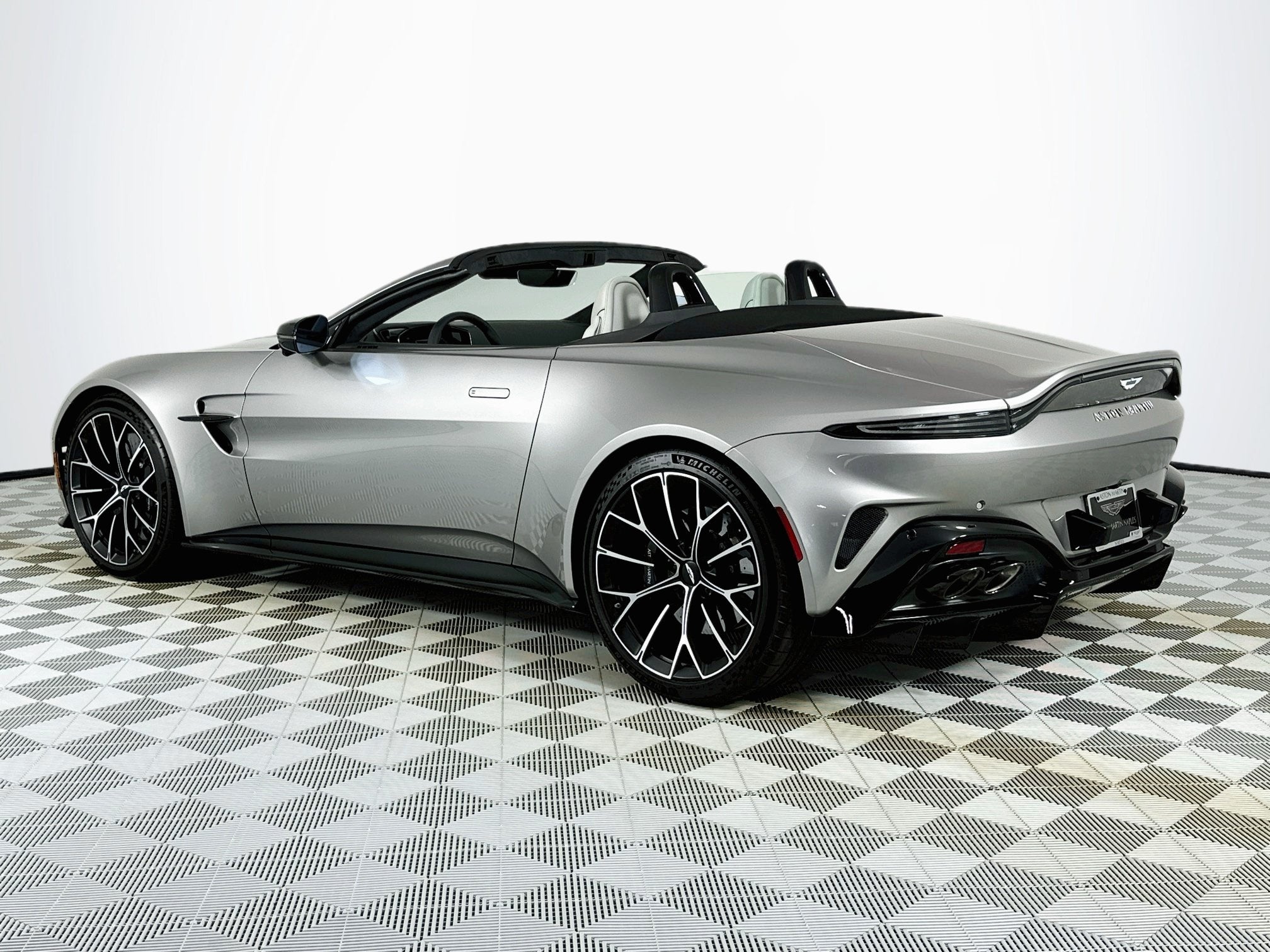 2026 Aston Martin Vantage Roadster