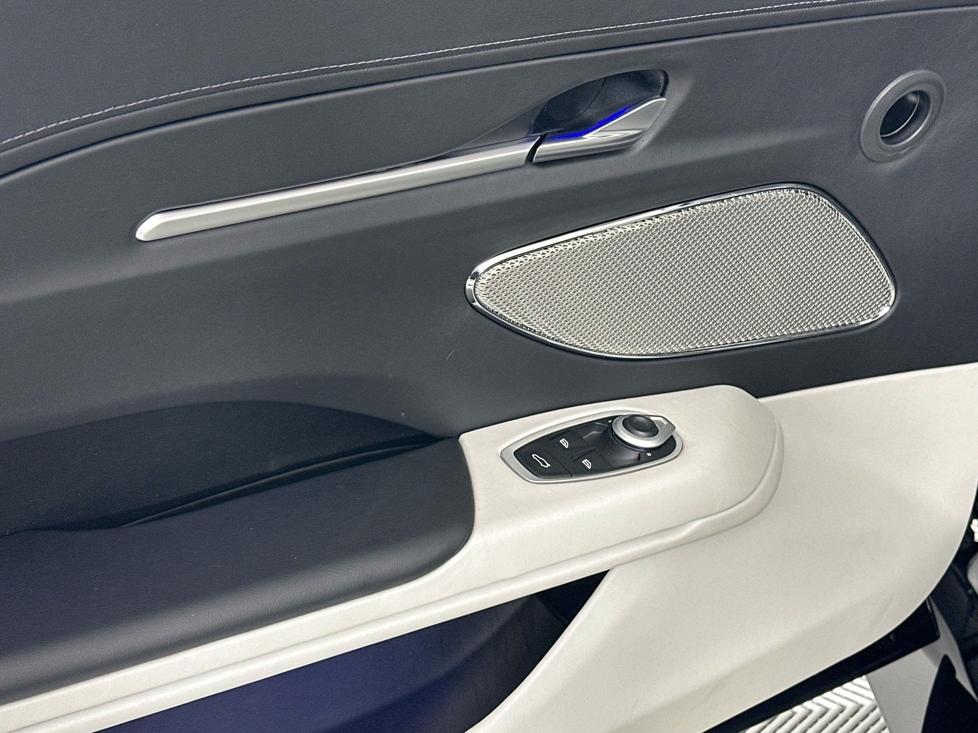 2026 Aston Martin Vantage Roadster