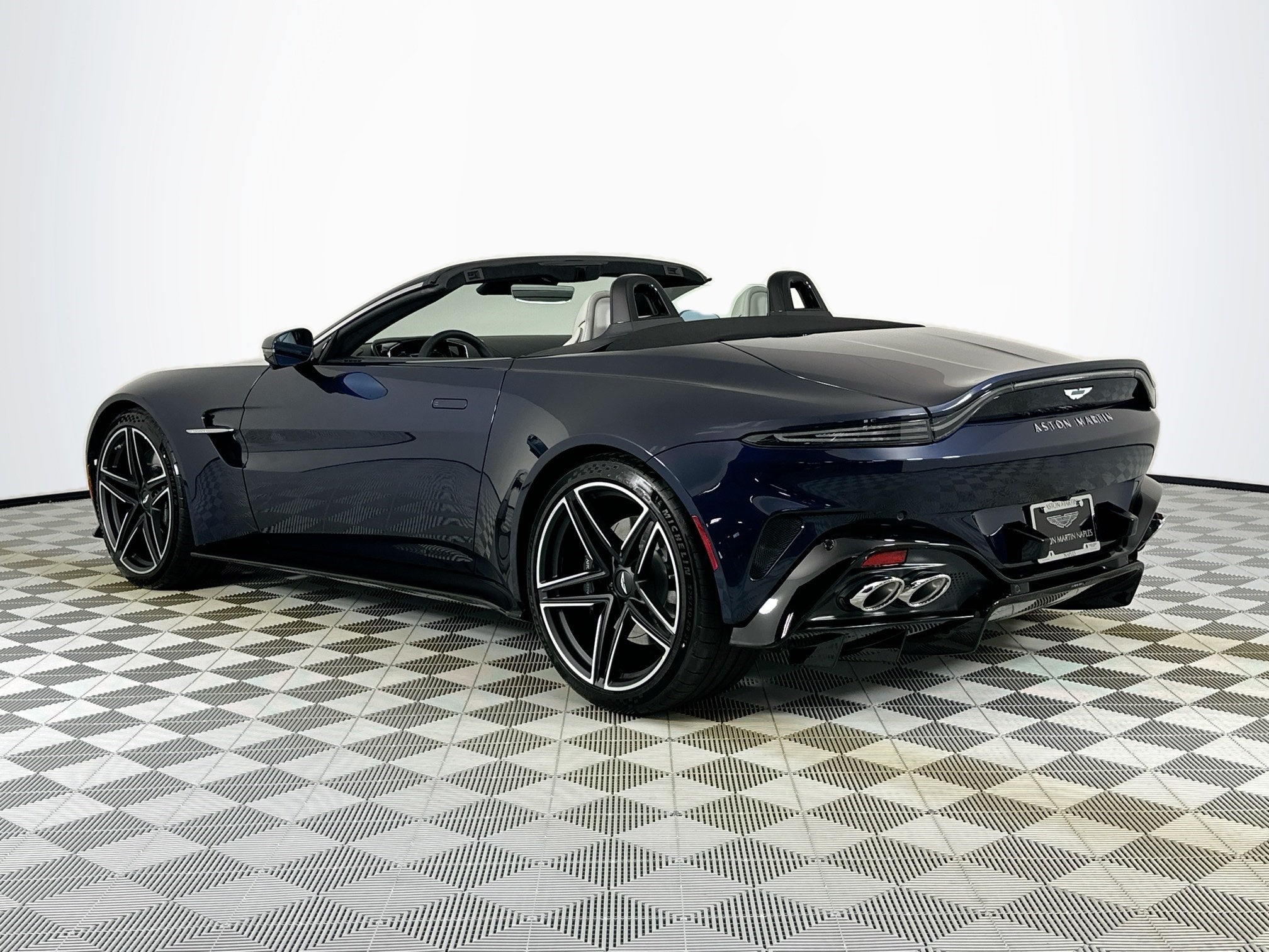 2026 Aston Martin Vantage Roadster