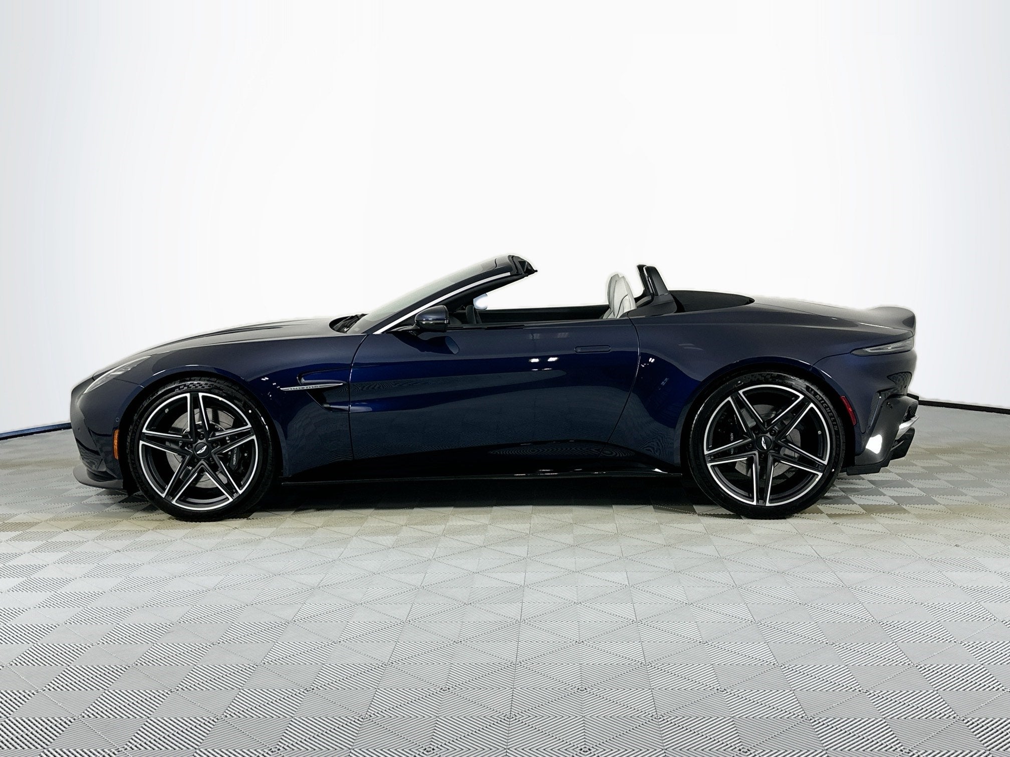 2026 Aston Martin Vantage Roadster