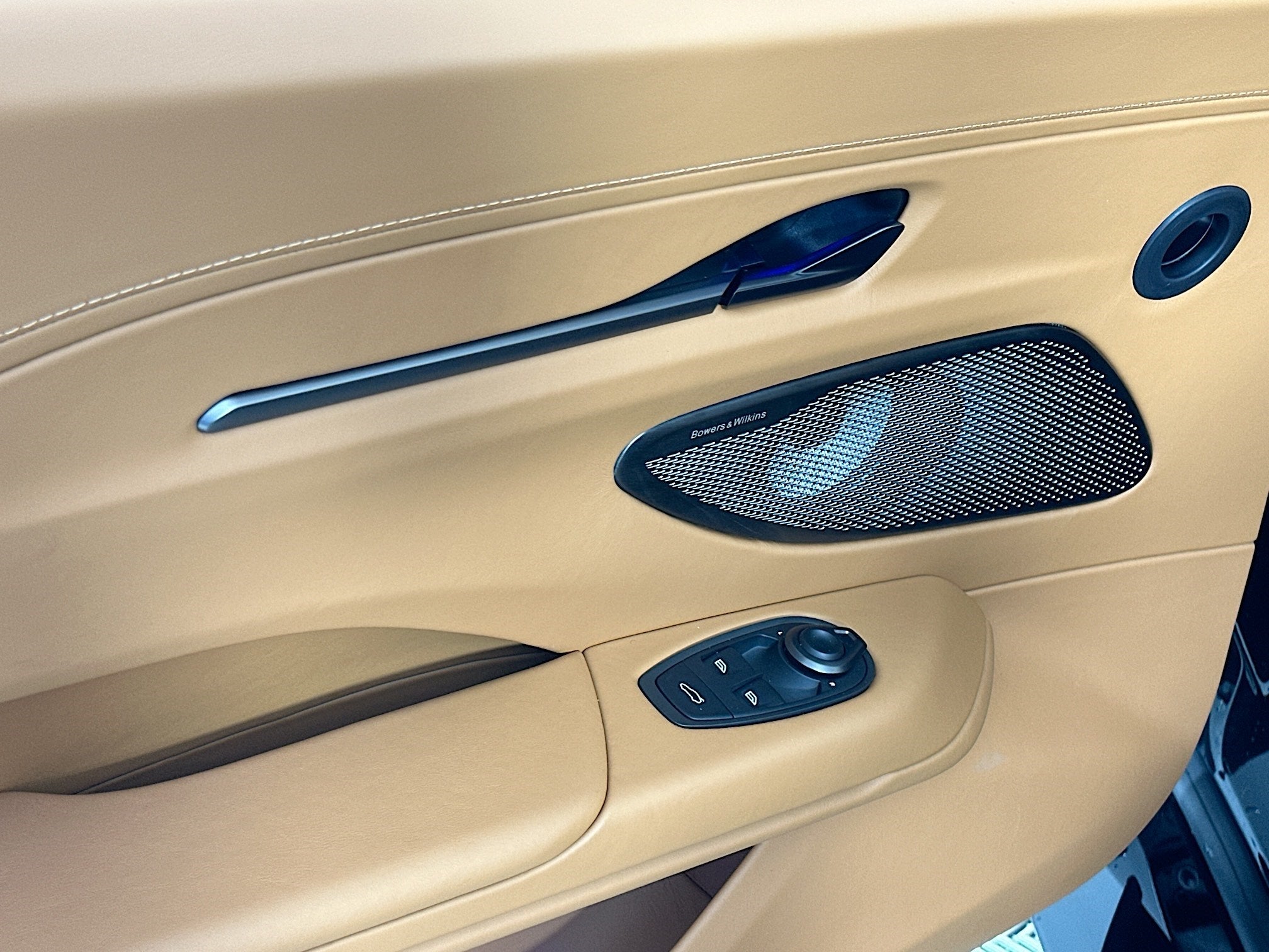 2026 Aston Martin Vantage Roadster