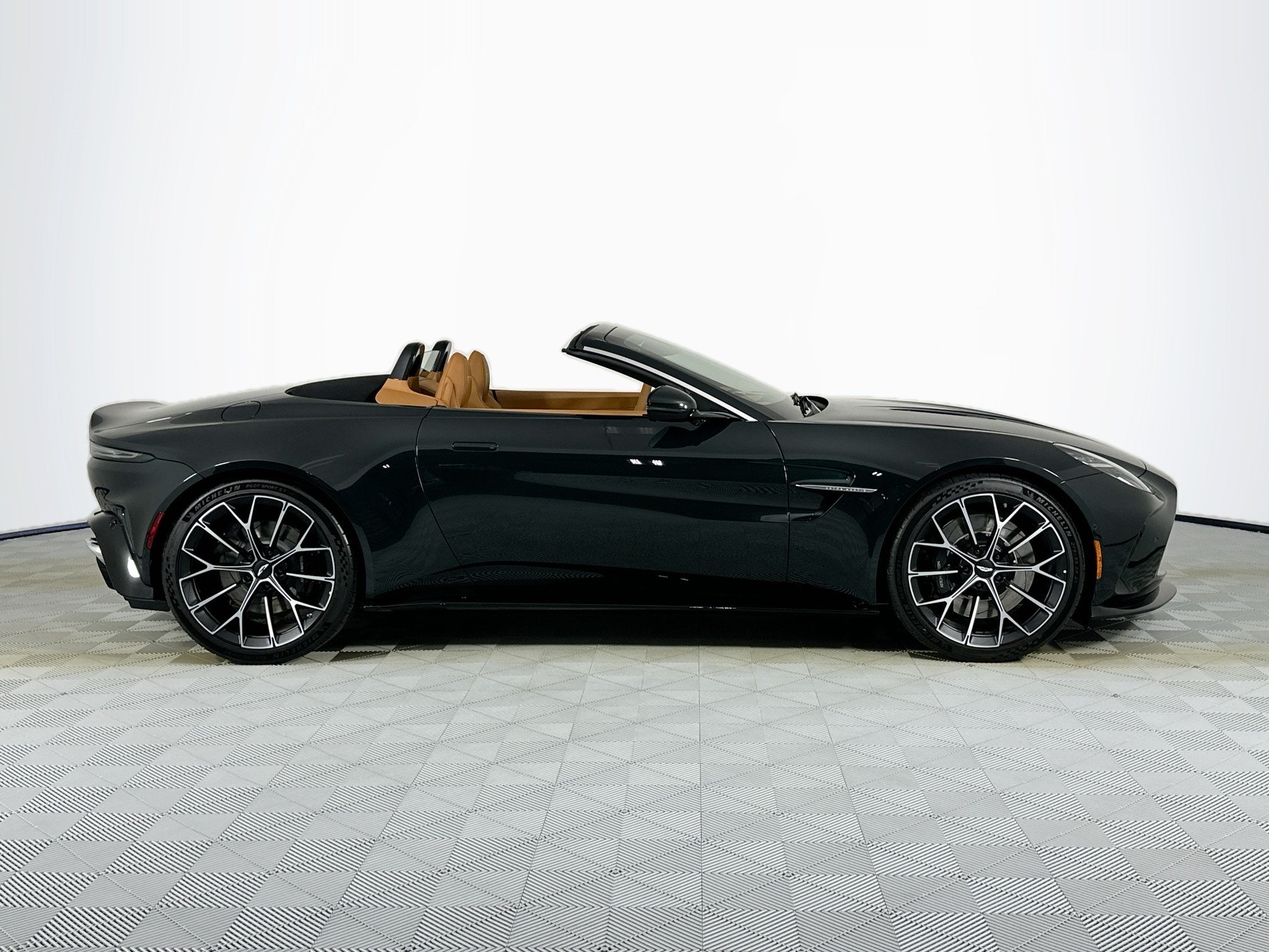 2026 Aston Martin Vantage Roadster
