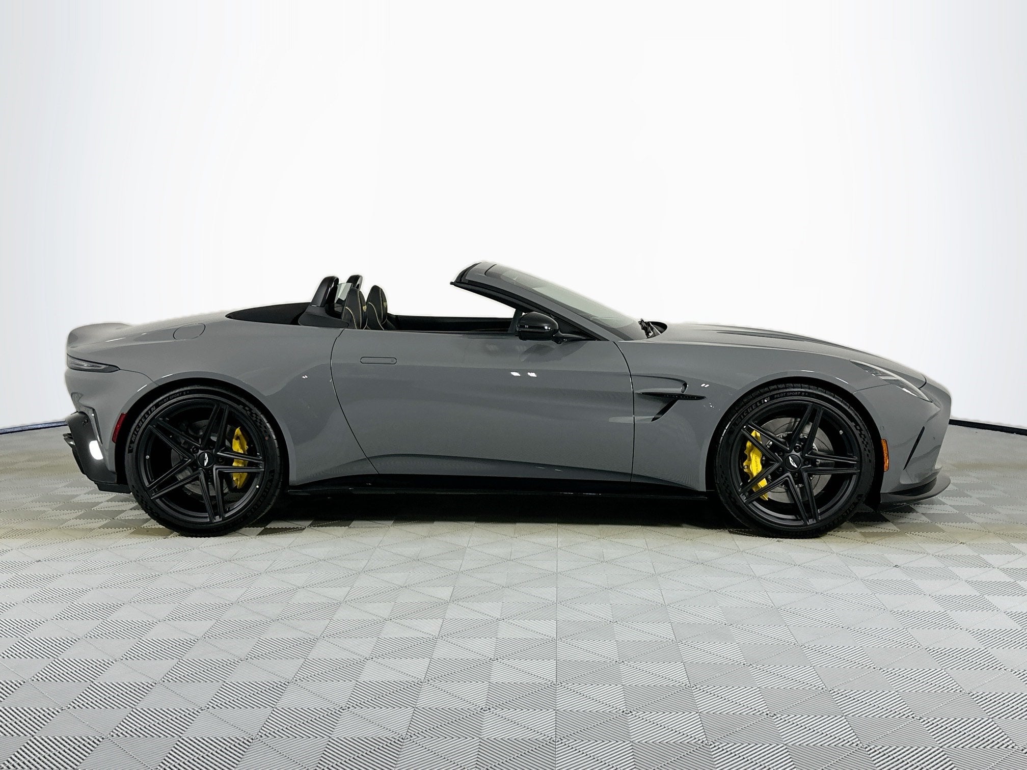 2026 Aston Martin Vantage Roadster