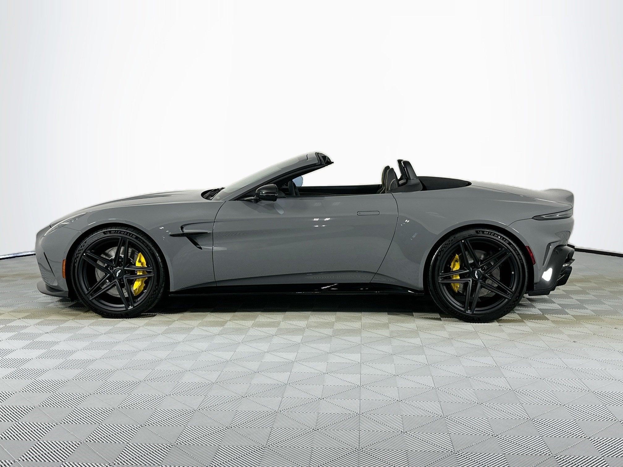 2026 Aston Martin Vantage Roadster