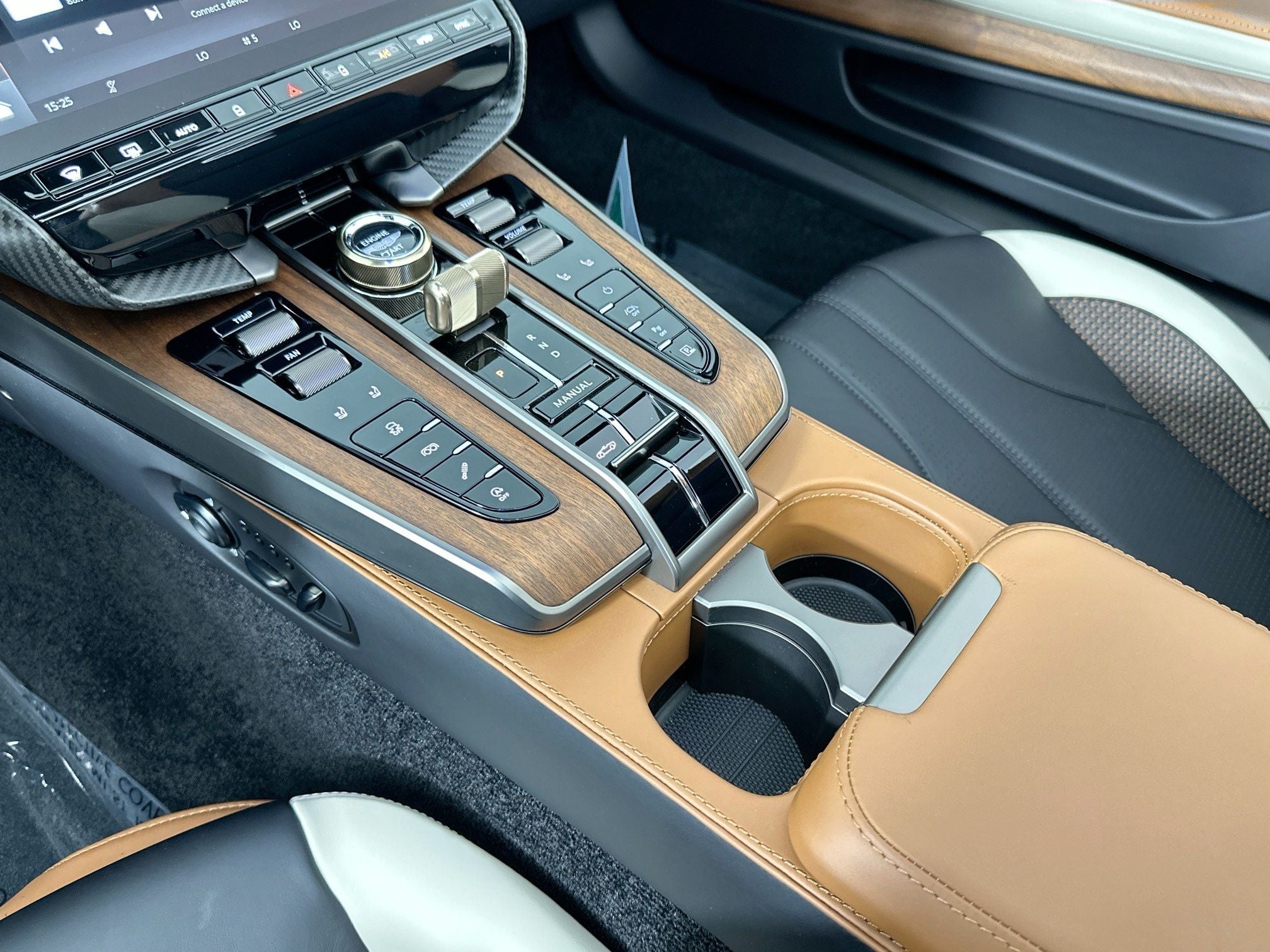 2026 Aston Martin Vanquish Volante