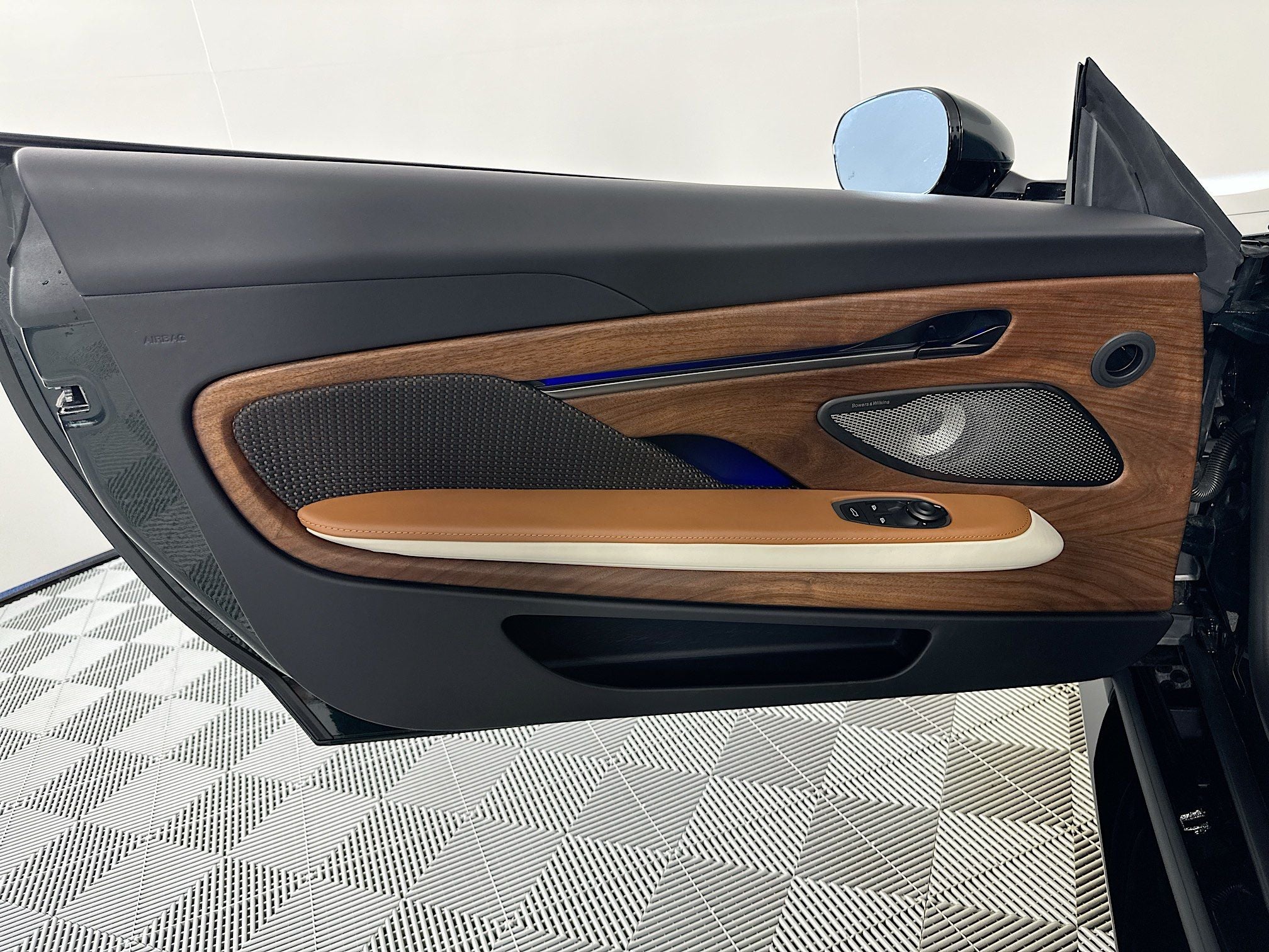 2026 Aston Martin Vanquish Volante