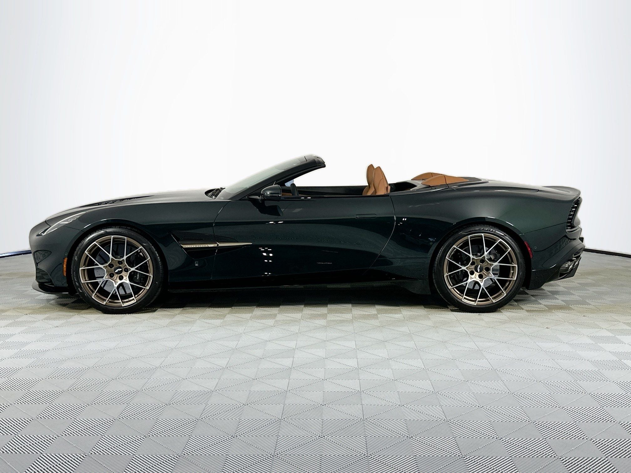 2026 Aston Martin Vanquish Volante
