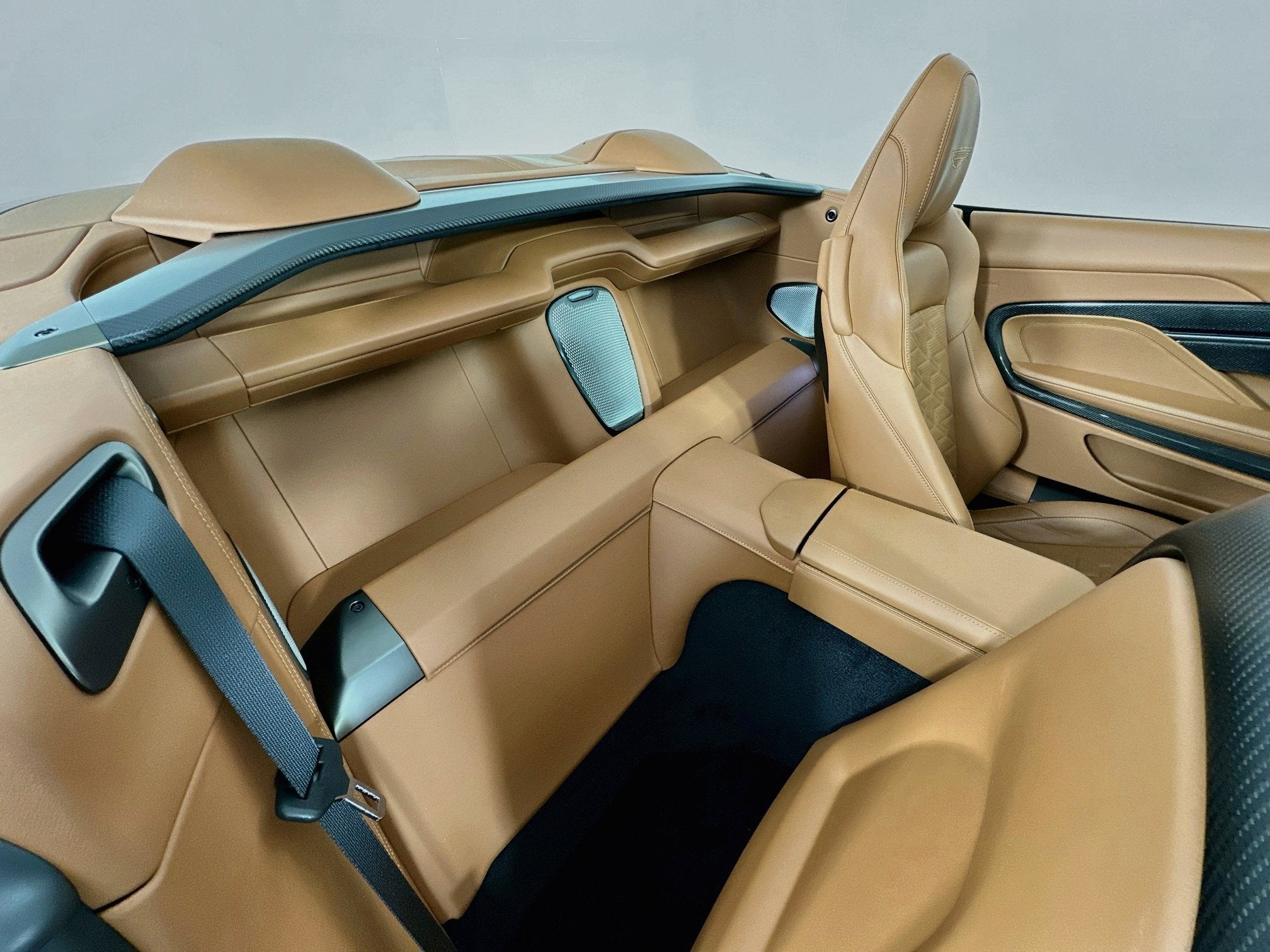 2026 Aston Martin Vanquish Volante